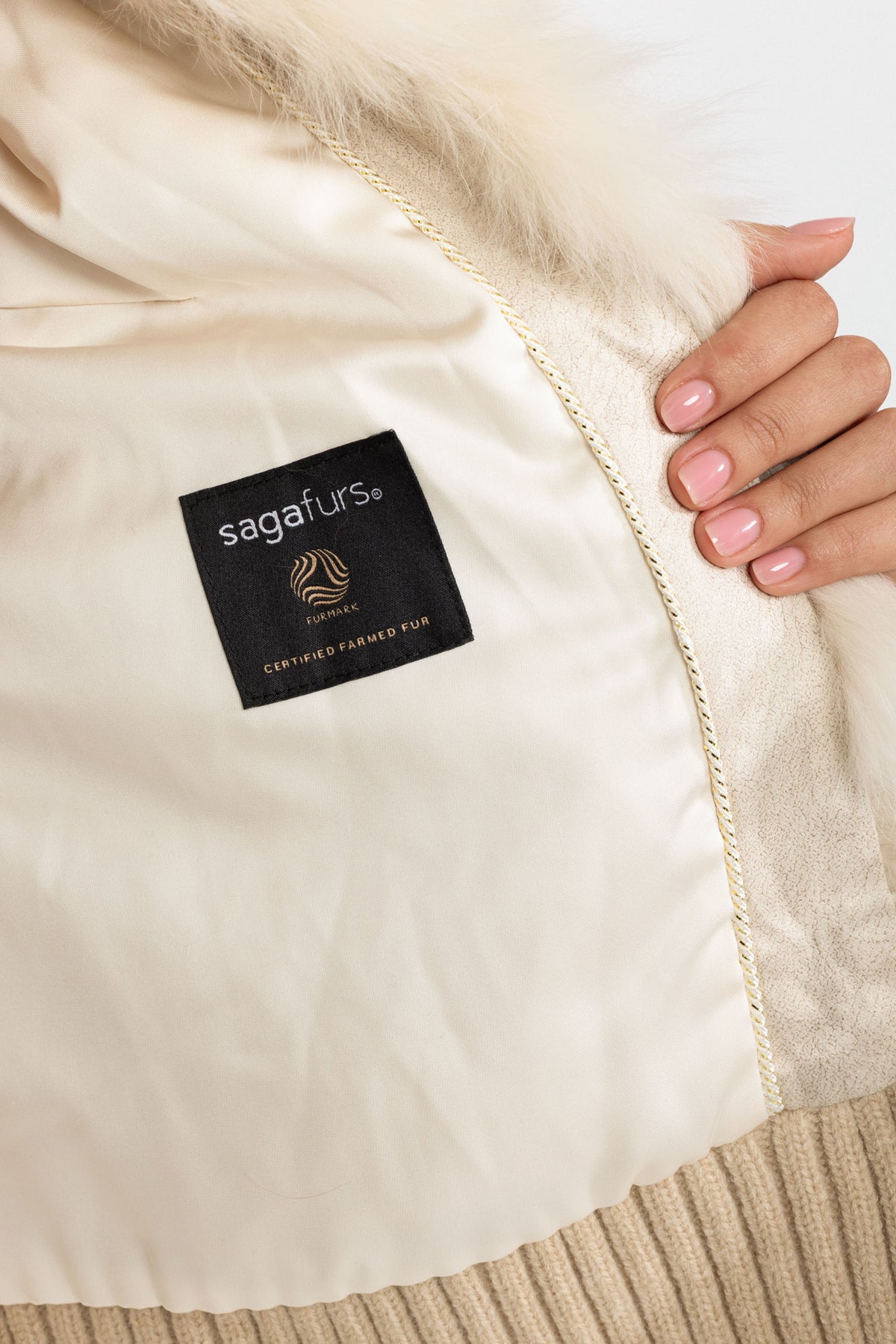 Giacca in pelliccia di volpe lavorata a maglia con maniche in maglia a costine - Beige