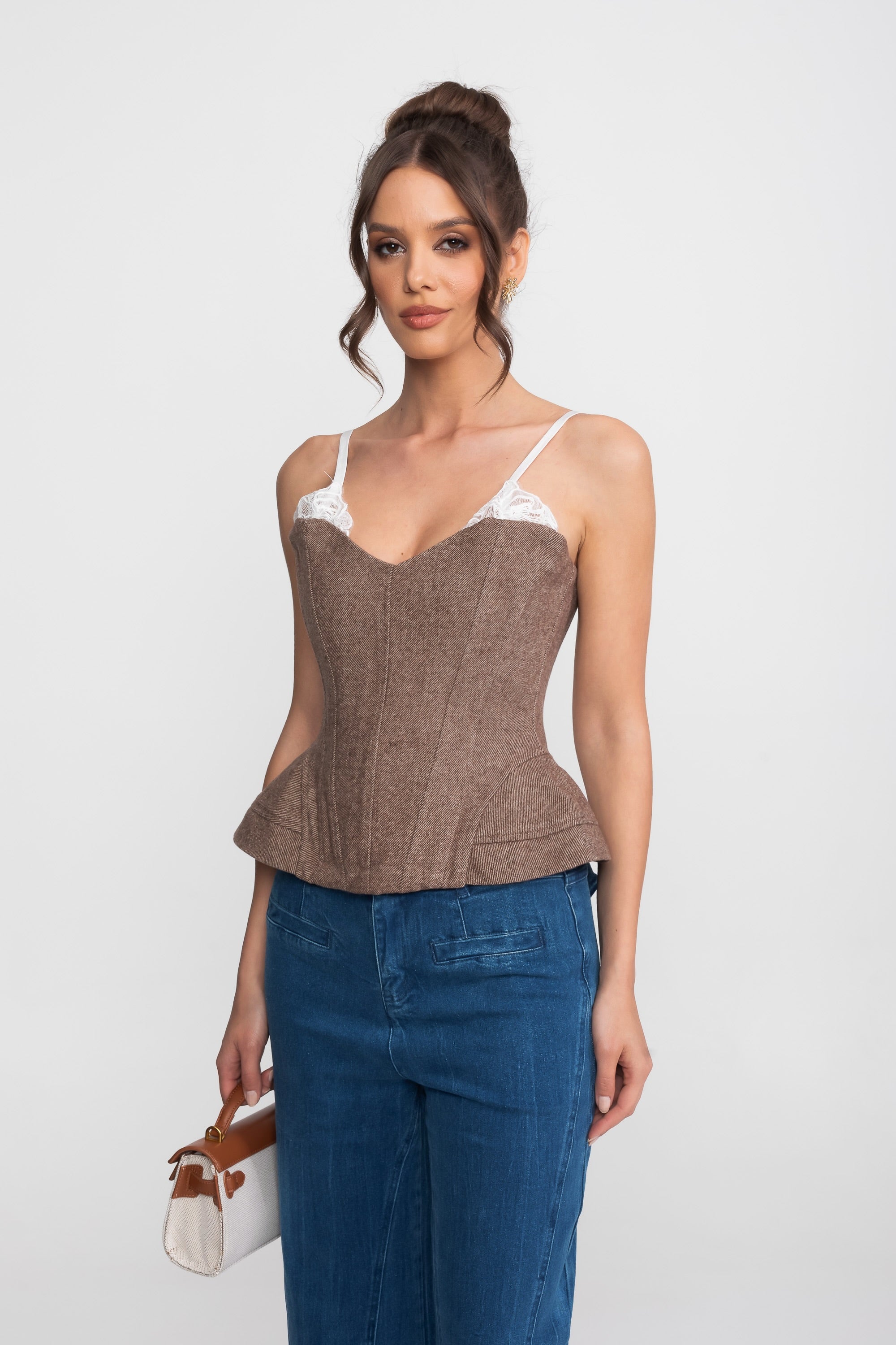 Top corsetto in tweed strutturato con spalline in pizzo e orlo peplum - Marrone
