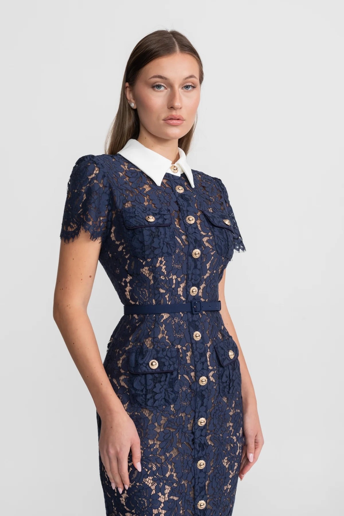 Abito Midi in Pizzo Floreale con Colletto Sartoriale e Vita con Cintura - Navy