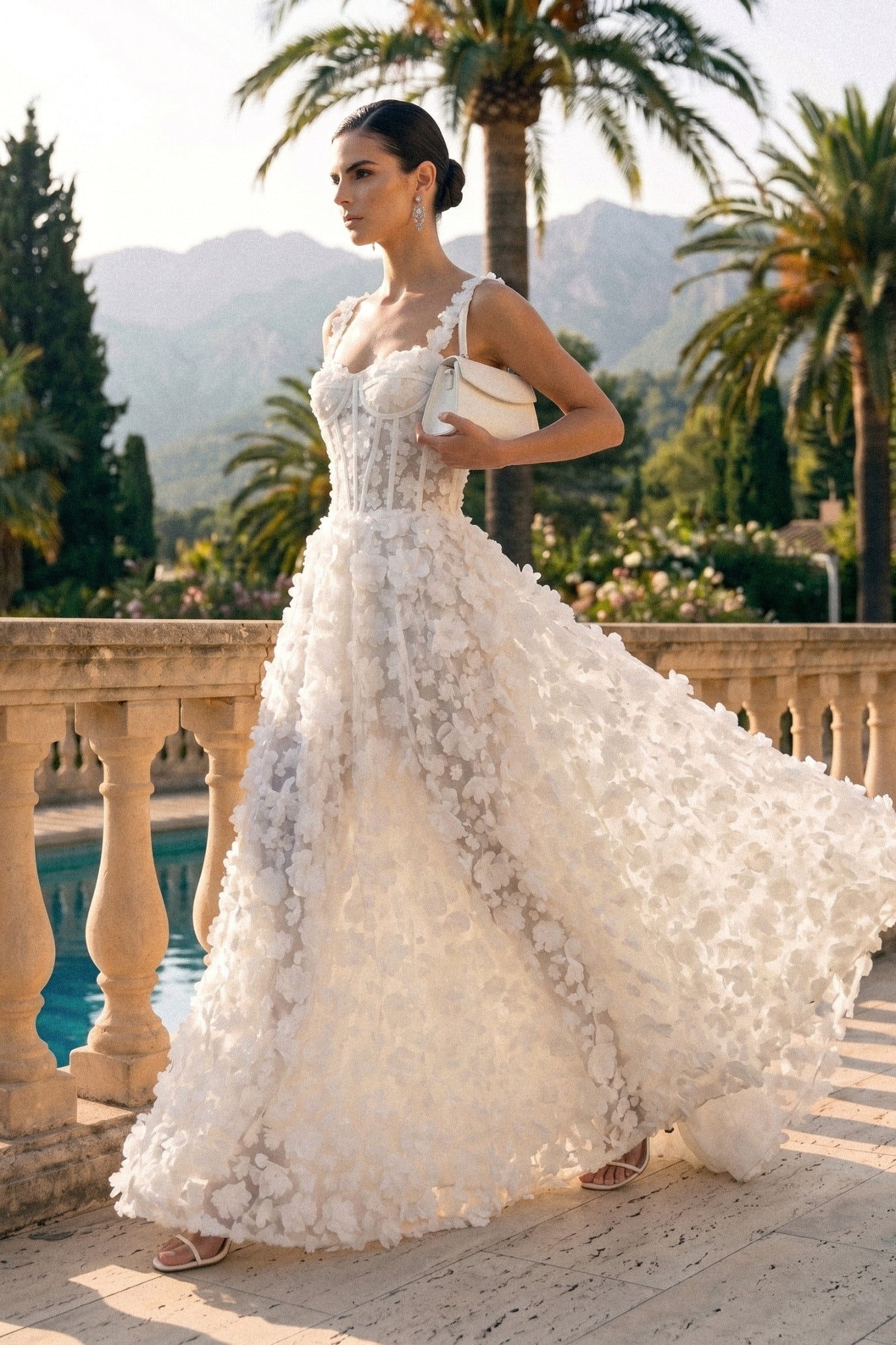 Abito Maxi con Applicazioni Floreali e Corpino Corsetto - Bianco