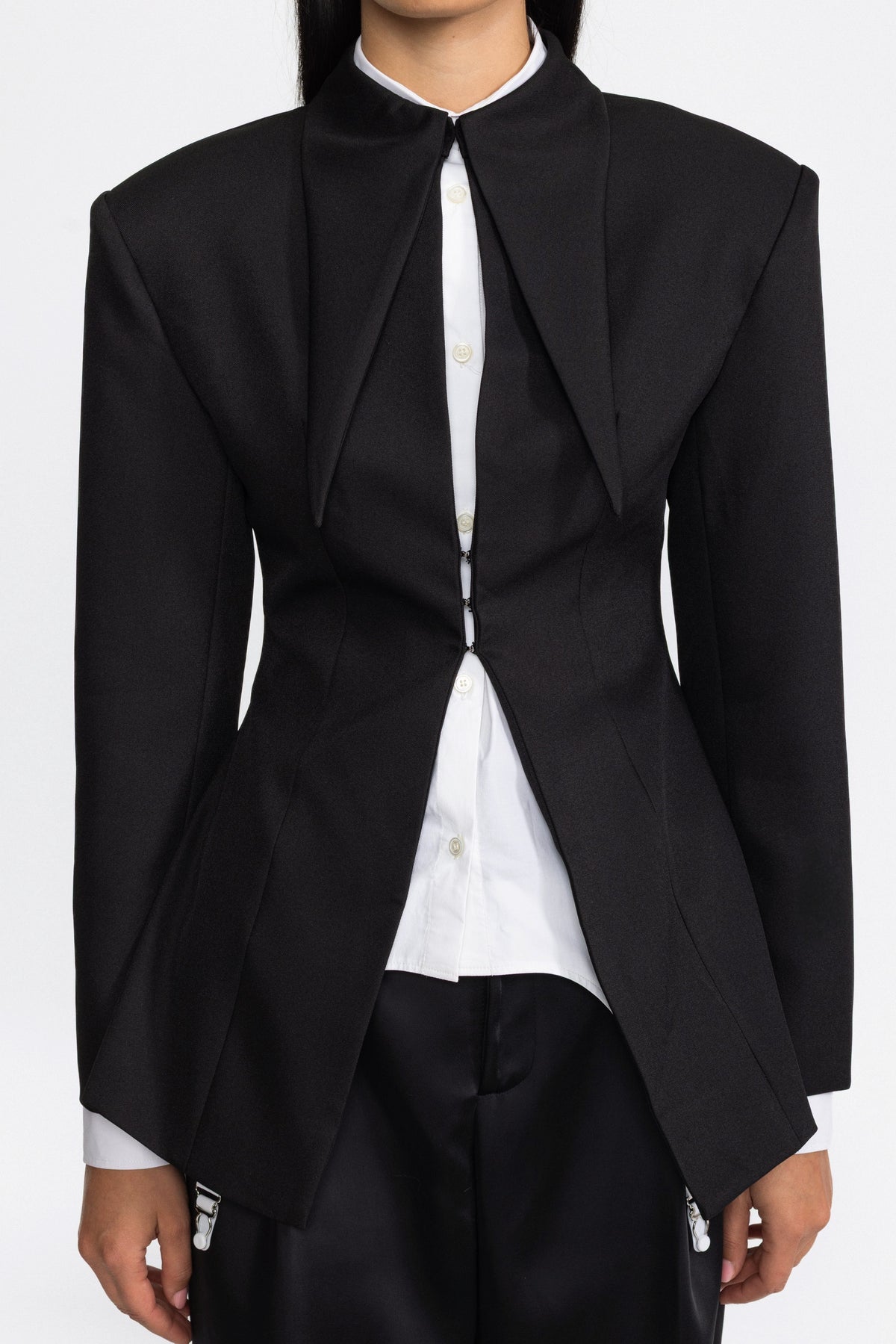 Sculpted Pointed-Collar Hook-Front Blazer - Black