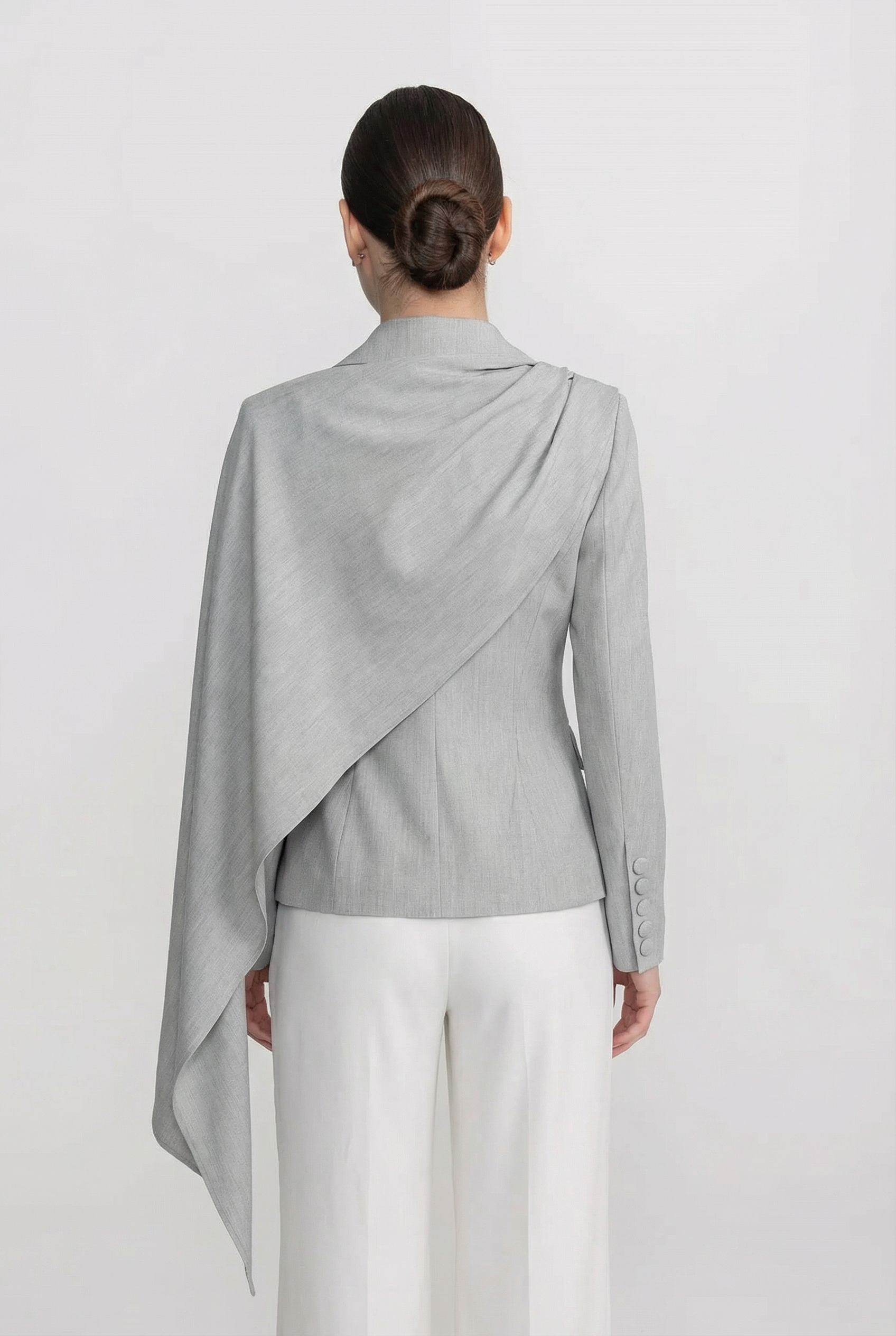 Blazer su misura a manica lunga con pannello mantella drappeggiato - Grigio