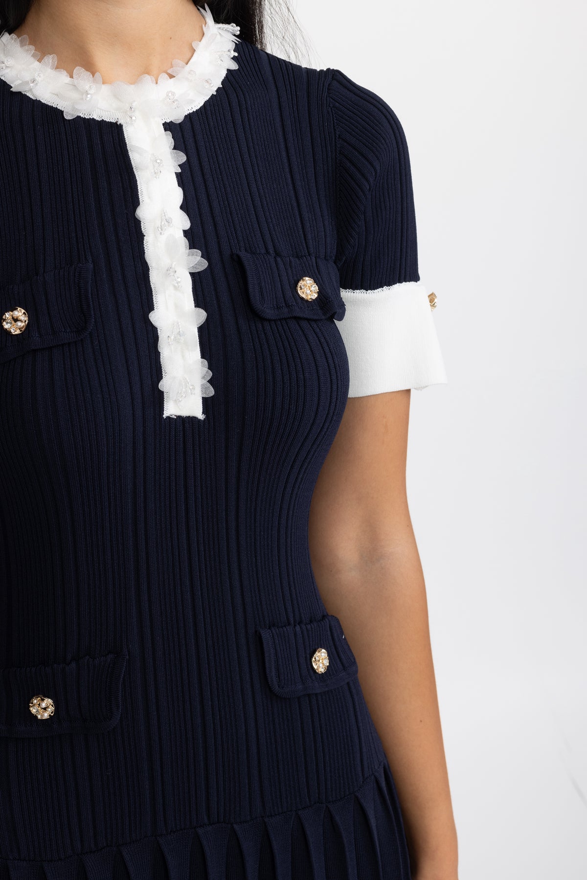 Abito midi in maglia plissettata con finitura a volant - blu navy