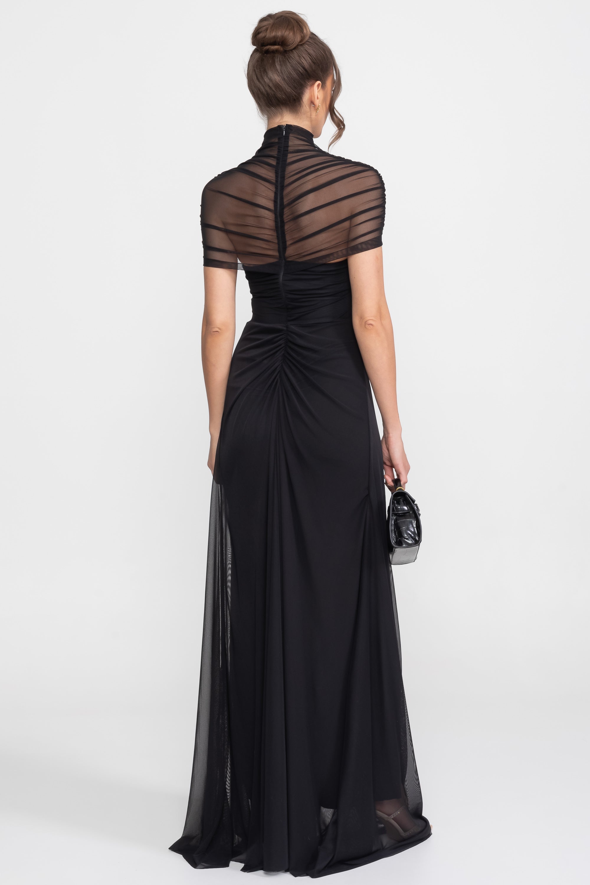 Abito lungo arricciato con spalle scoperte e vita cut-out - Nero