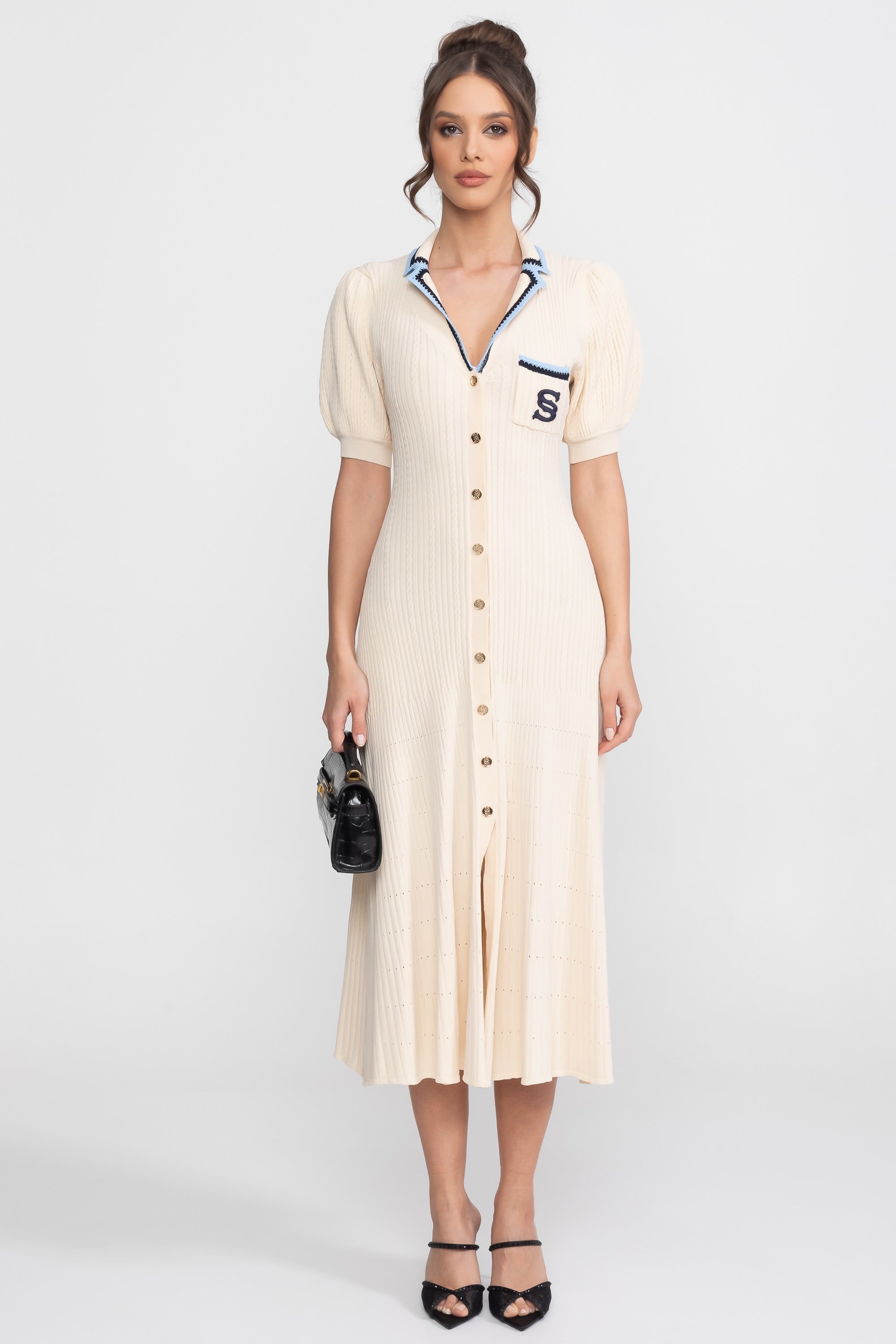 Abito Midi in Maglia a Maniche Corte con Collo Polo e Patch con Monogramma - Crema
