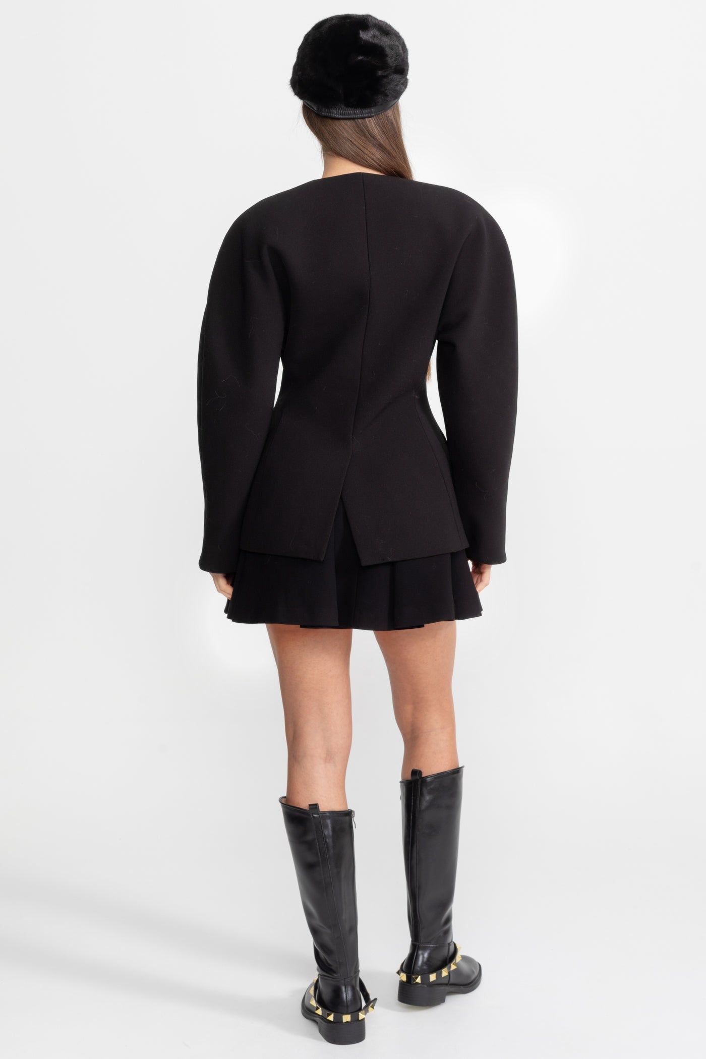 Blazer Sartoriale Minimalista con Design Pulito senza Colletto – Nero