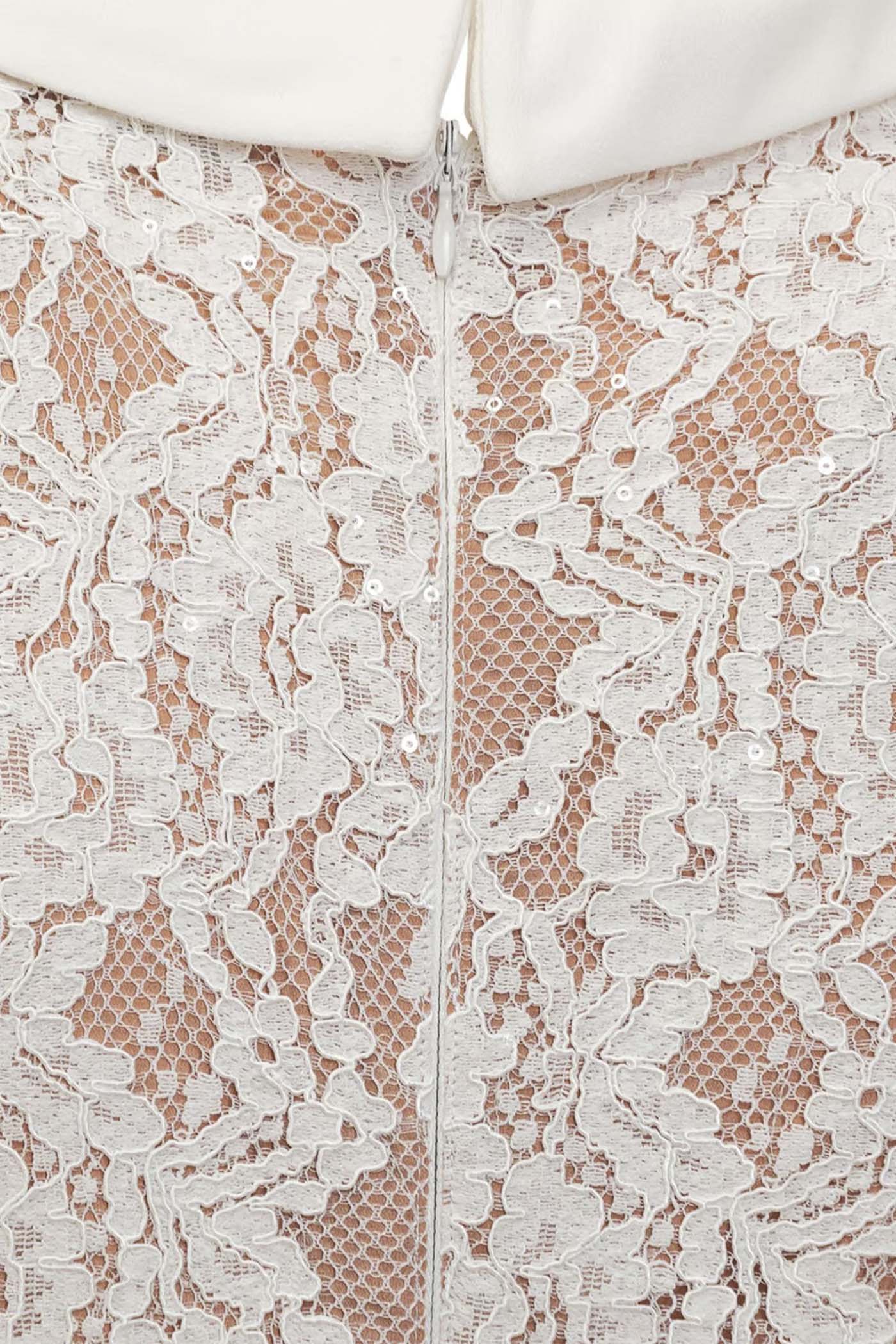 Elegante Abito Corto in Pizzo con Maniche Corte e Cintura in Vita Coordinata - Bianco