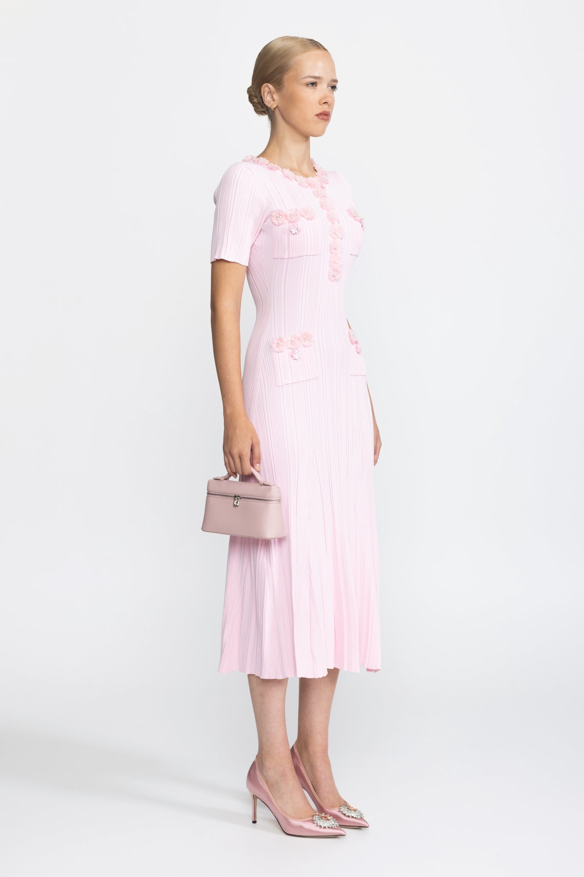 Abito midi in maglia a coste con applicazione floreale - Rosa