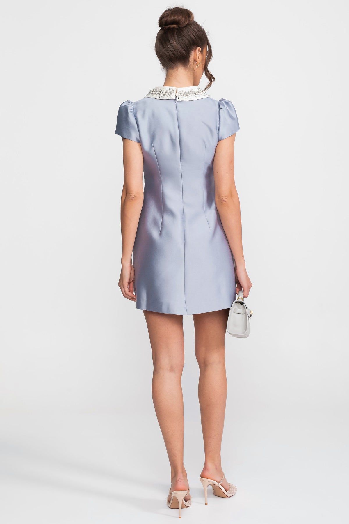 Abito Mini in satin con colletto Peter Pan in cristallo e fiocco in vita - Lilla