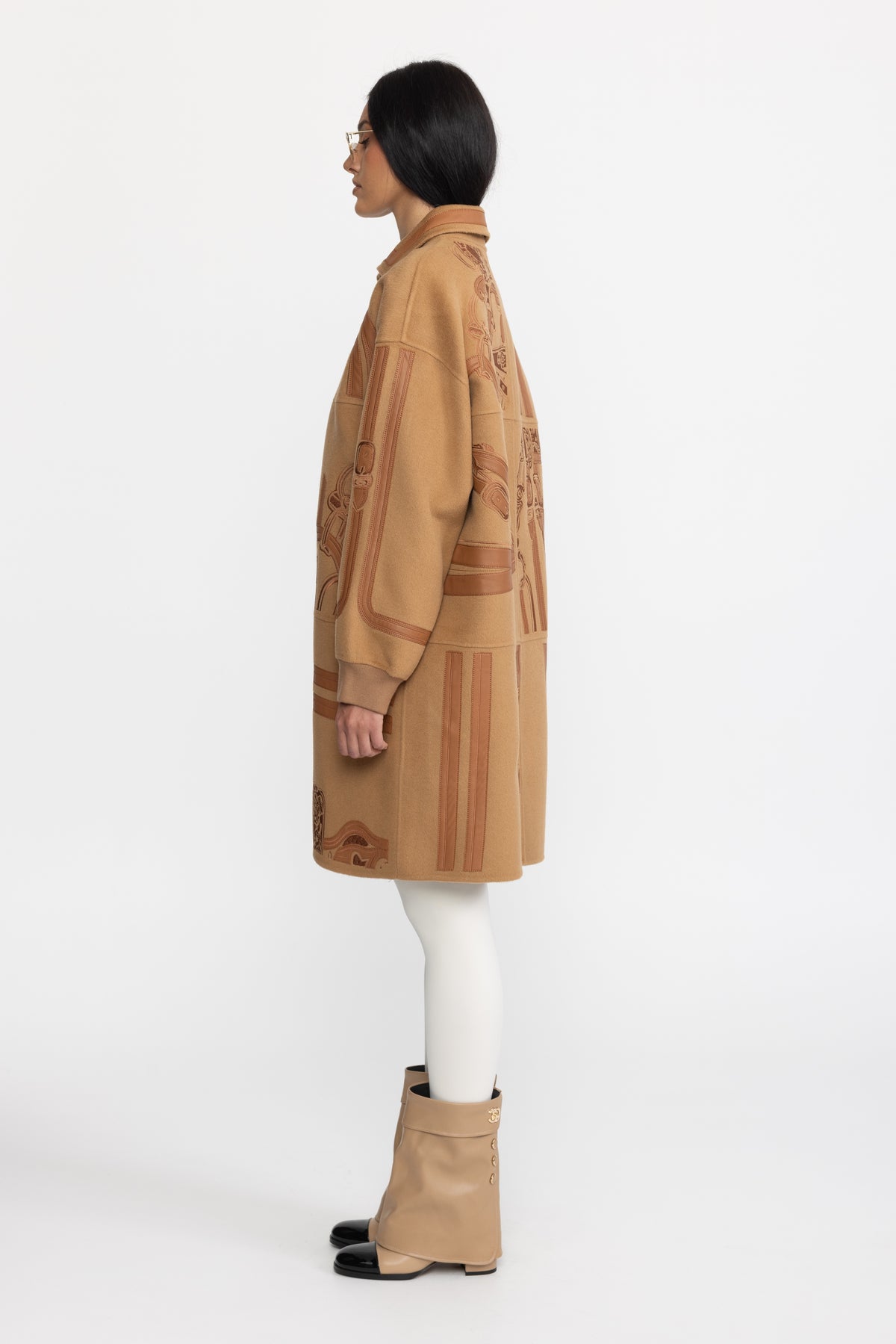 Cappotto con zip in lana ricamata con applicazione equestre - Cammello
