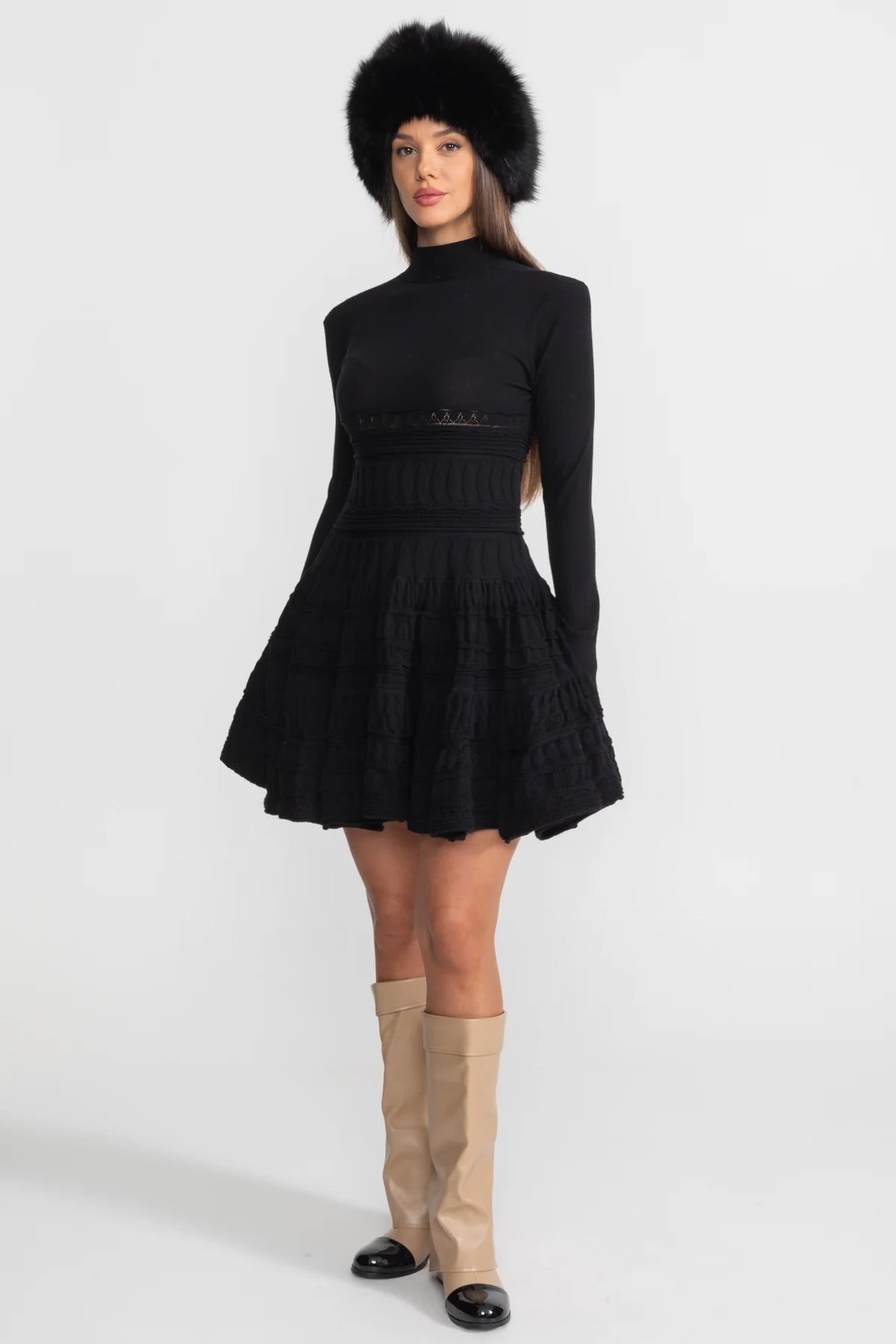 Abito Mini in Maglia Testurizzata con Gonna Svasata - Nero