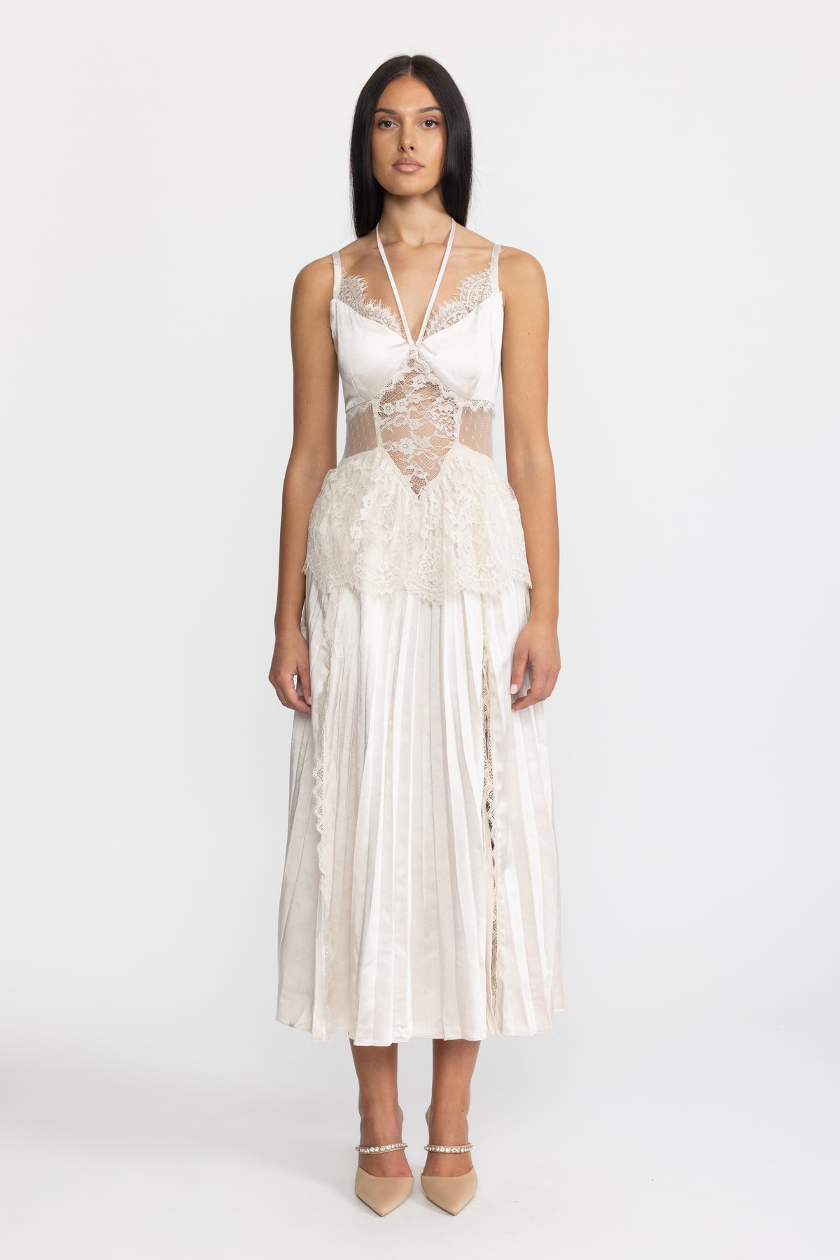 Abito midi plissé in satin con inserto in pizzo e scollo all’americana - Ivoire