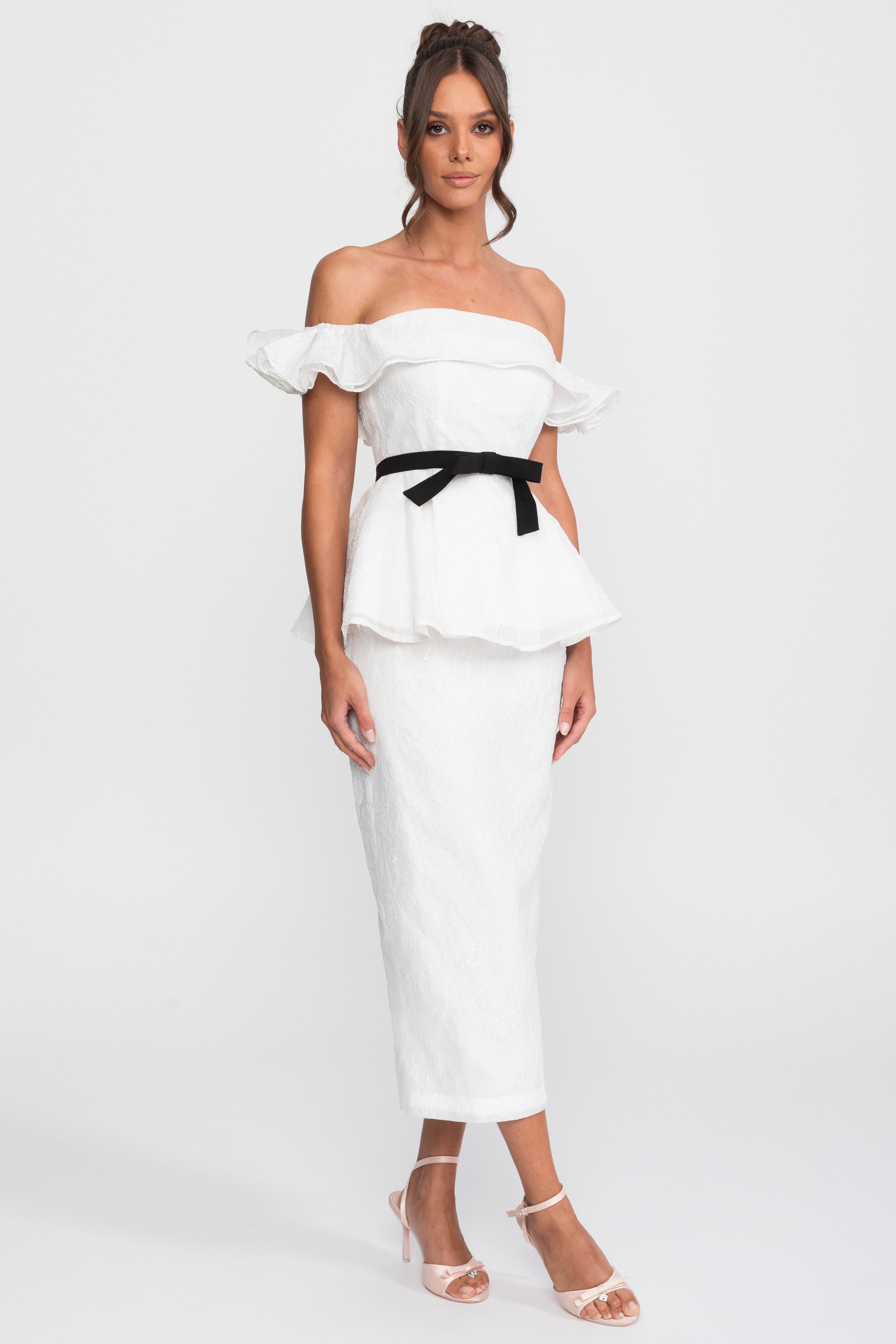 Set Top e Gonna Peplum con Spalle Scoperte e Cintura in Nastro Nero - Bianco