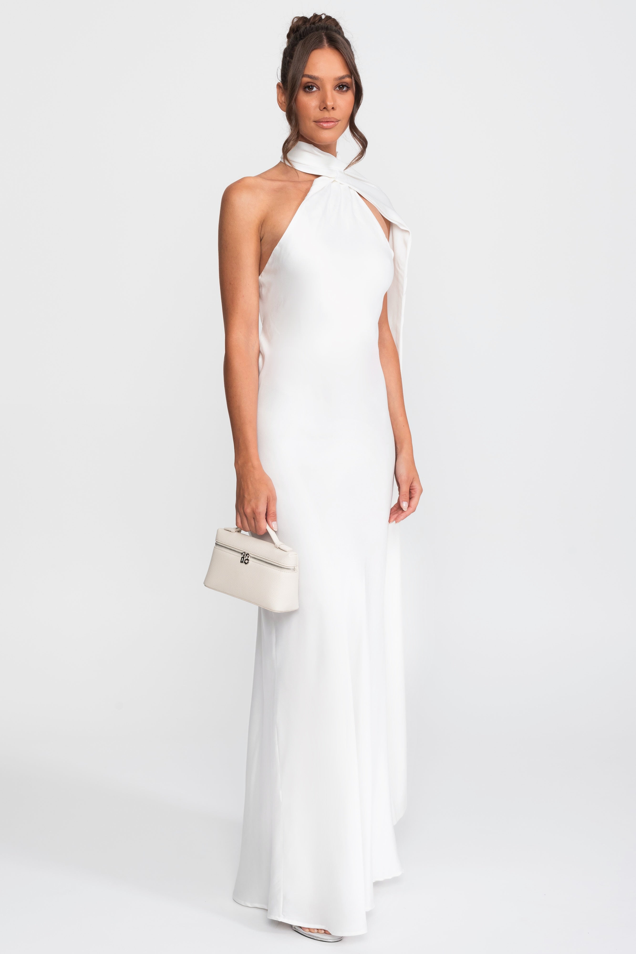 Abito Slip in Satin con Scollo Halter Twist e Scollatura Asimmetrica - Bianco