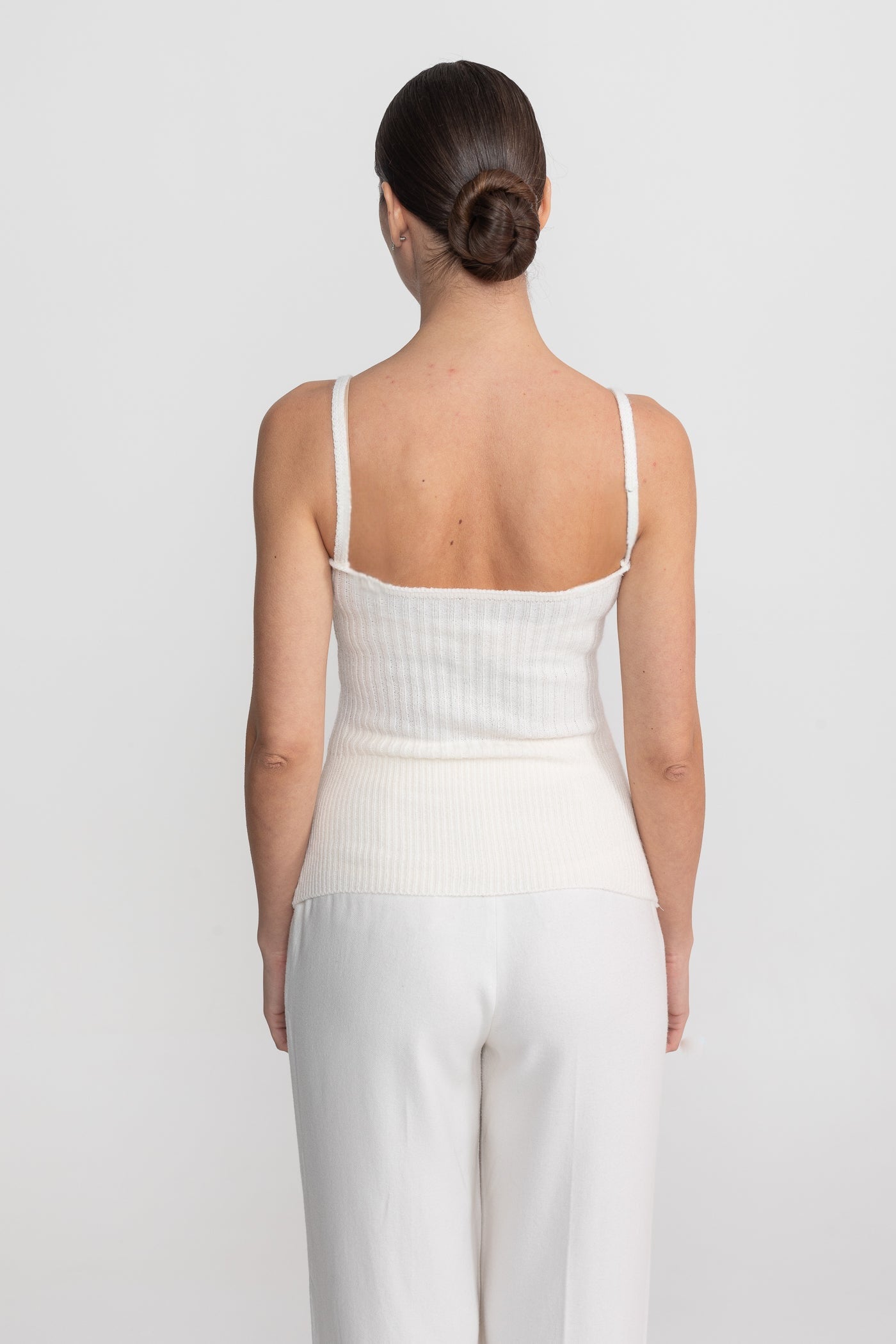 Completo a Due Pezzi in Maglia con Decorazioni in Cristallo e Polsini Rifiniti - Bianco