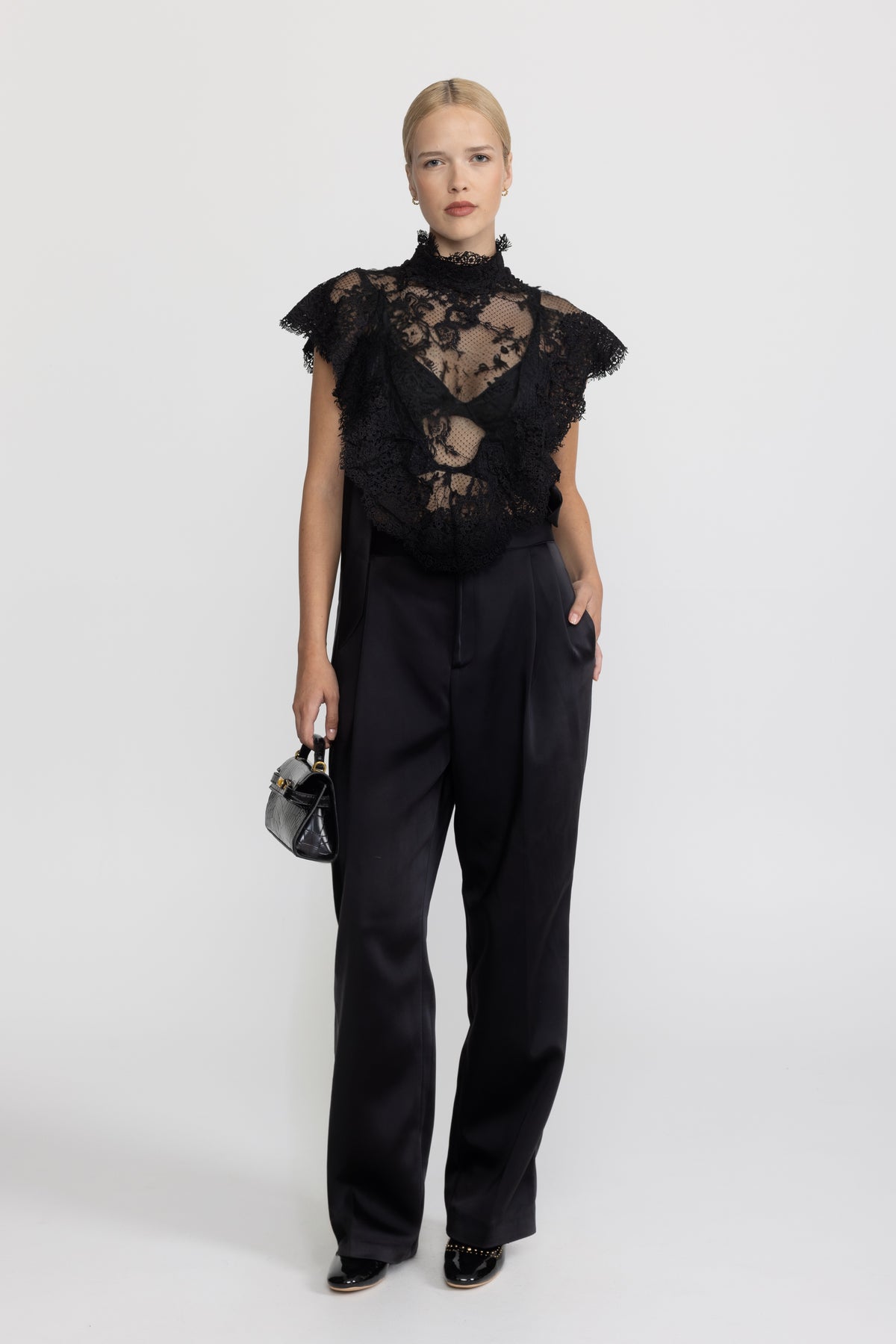 Top in pizzo trasparente con collo alto e ruches - Nero
