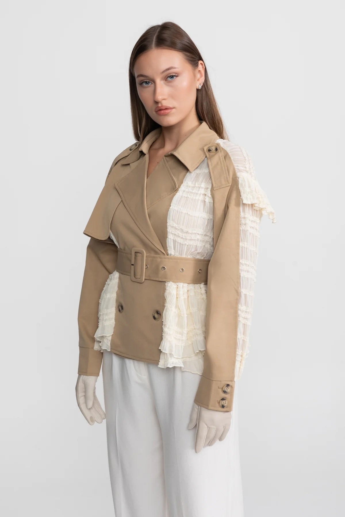 Giacca trench con pannello in pizzo e cintura – Beige