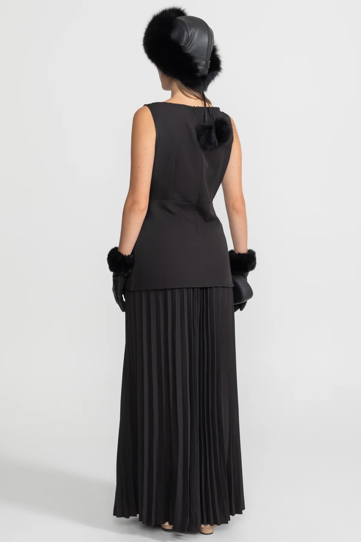 Coordinato Maxi Senza Maniche con Corpetto Sartoriale e Gonna Plissettata - Nero