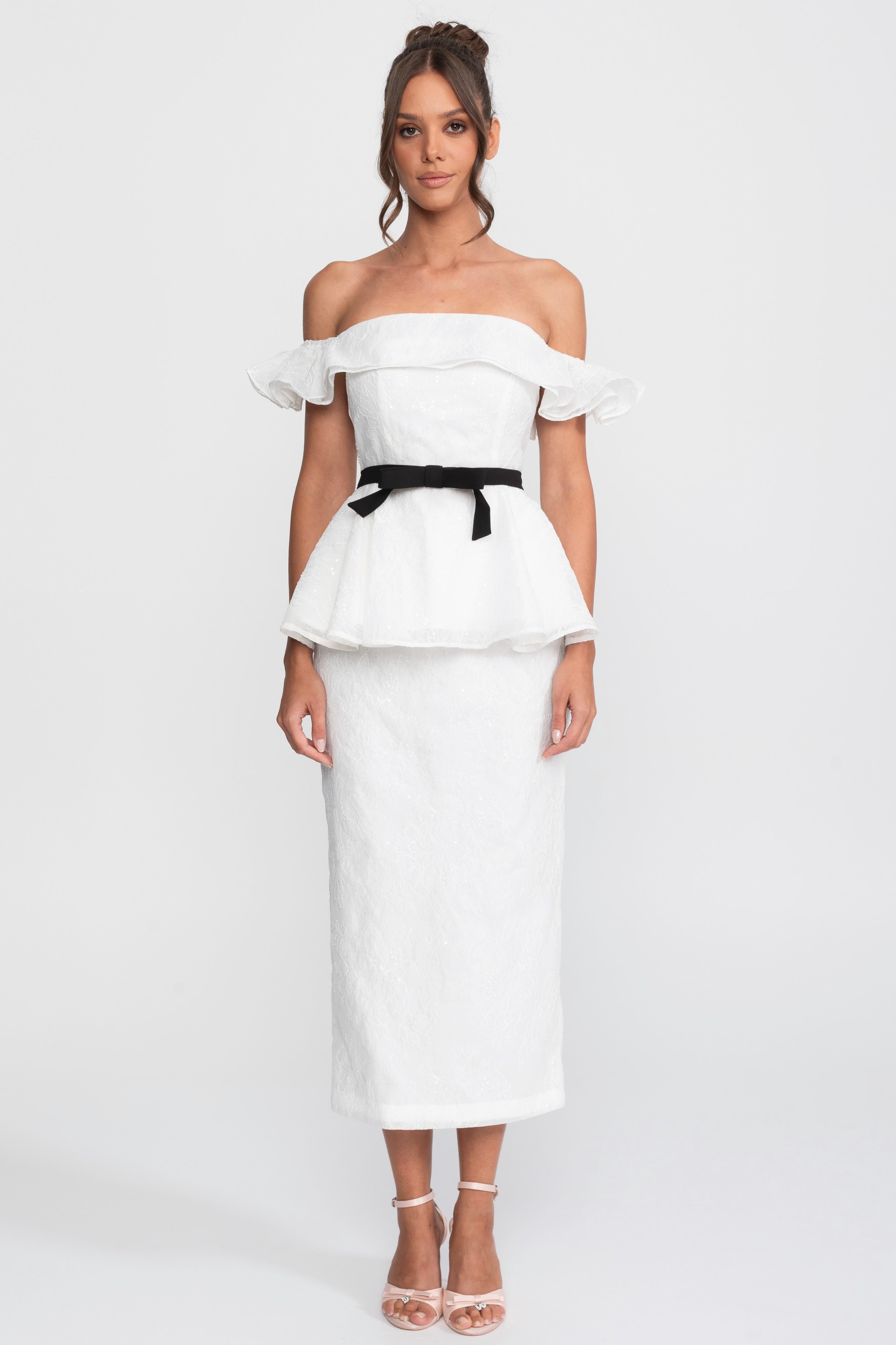 Set Top e Gonna Peplum con Spalle Scoperte e Cintura in Nastro Nero - Bianco