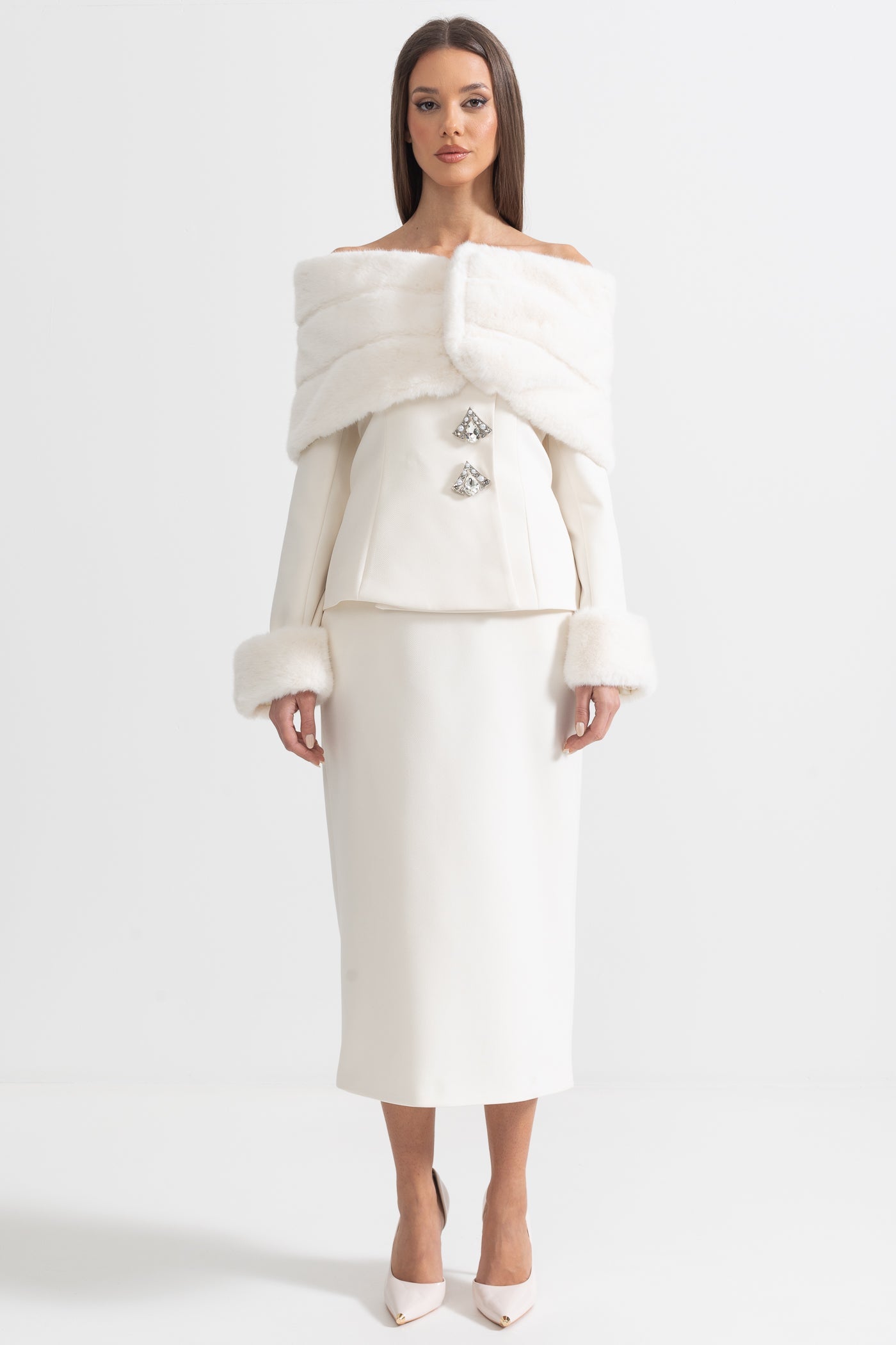 Completo Due Pezzi con Stola in Pelliccia Ecologica, Polsini e Gonna Midi - Bianco