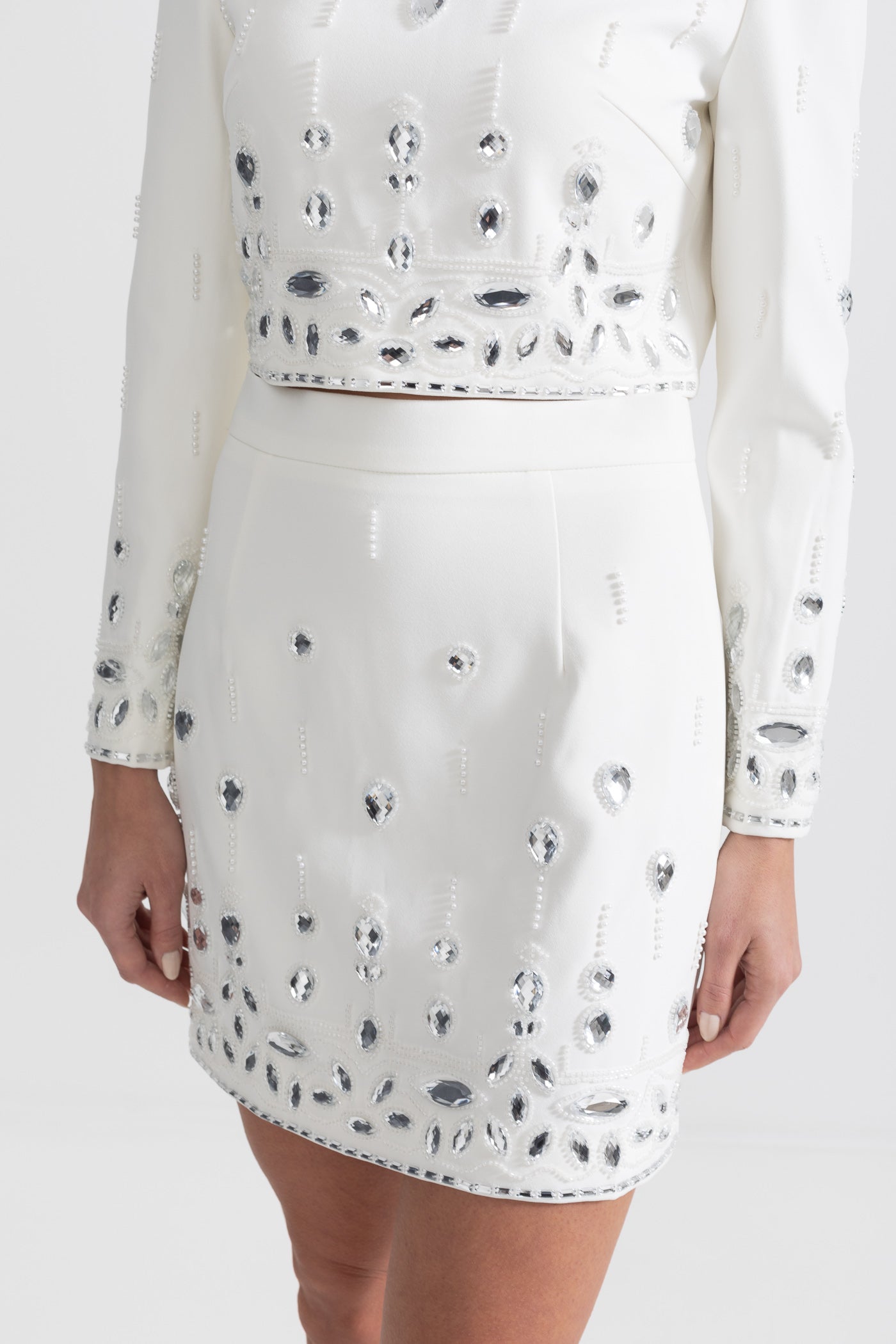 Coordinato con Mini Gonna Decorato con Diamanti - Bianco
