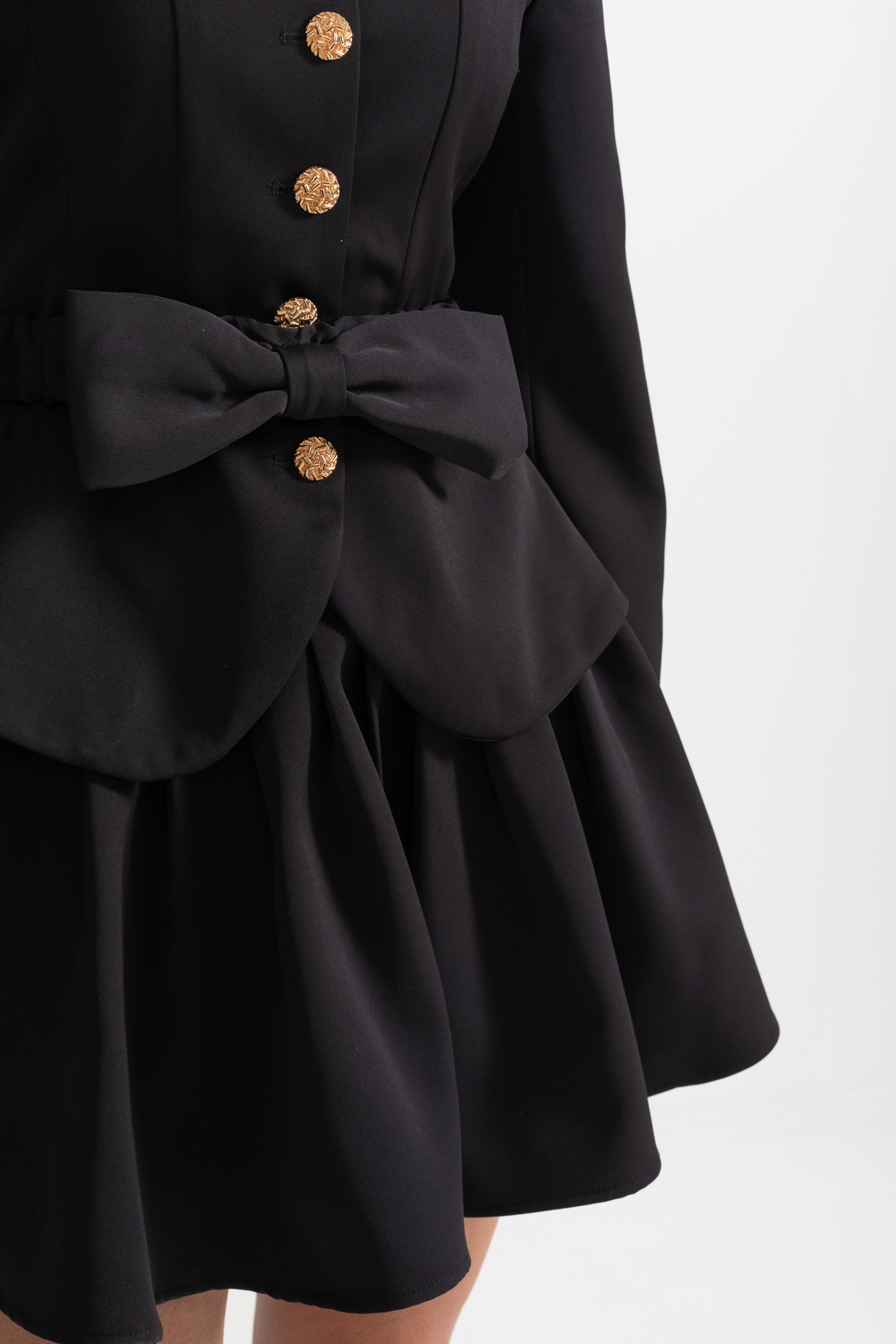 Completo Due Pezzi con Fiocchi e Bottoni Dorati - Nero