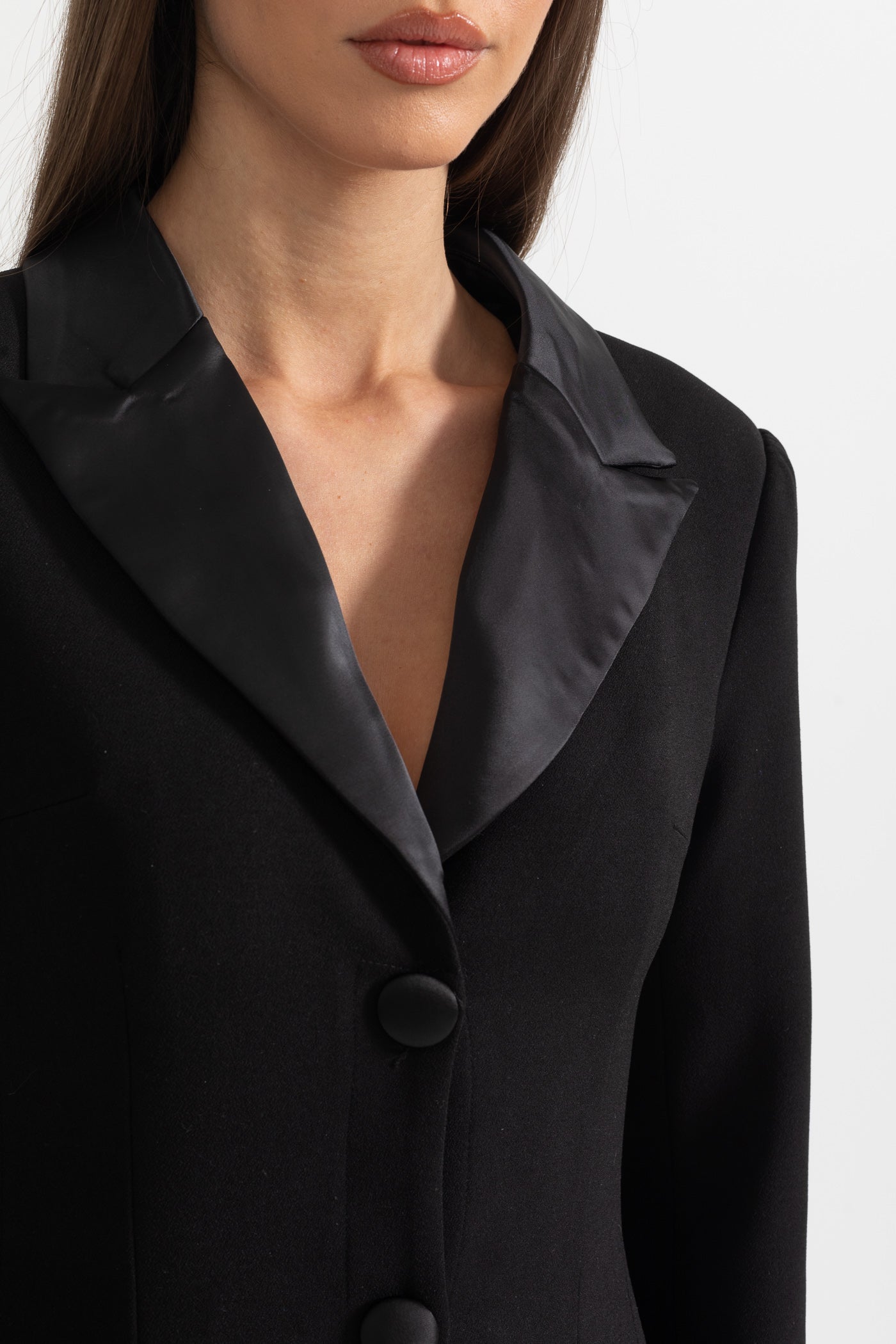 Abito a silhouette lunga con rever e dettagli in cristallo - Nero