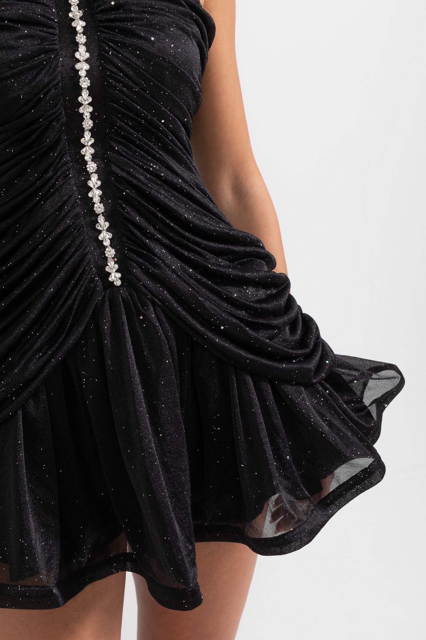 Abito senza maniche con scollo all'americana e dettagli in perle - Nero