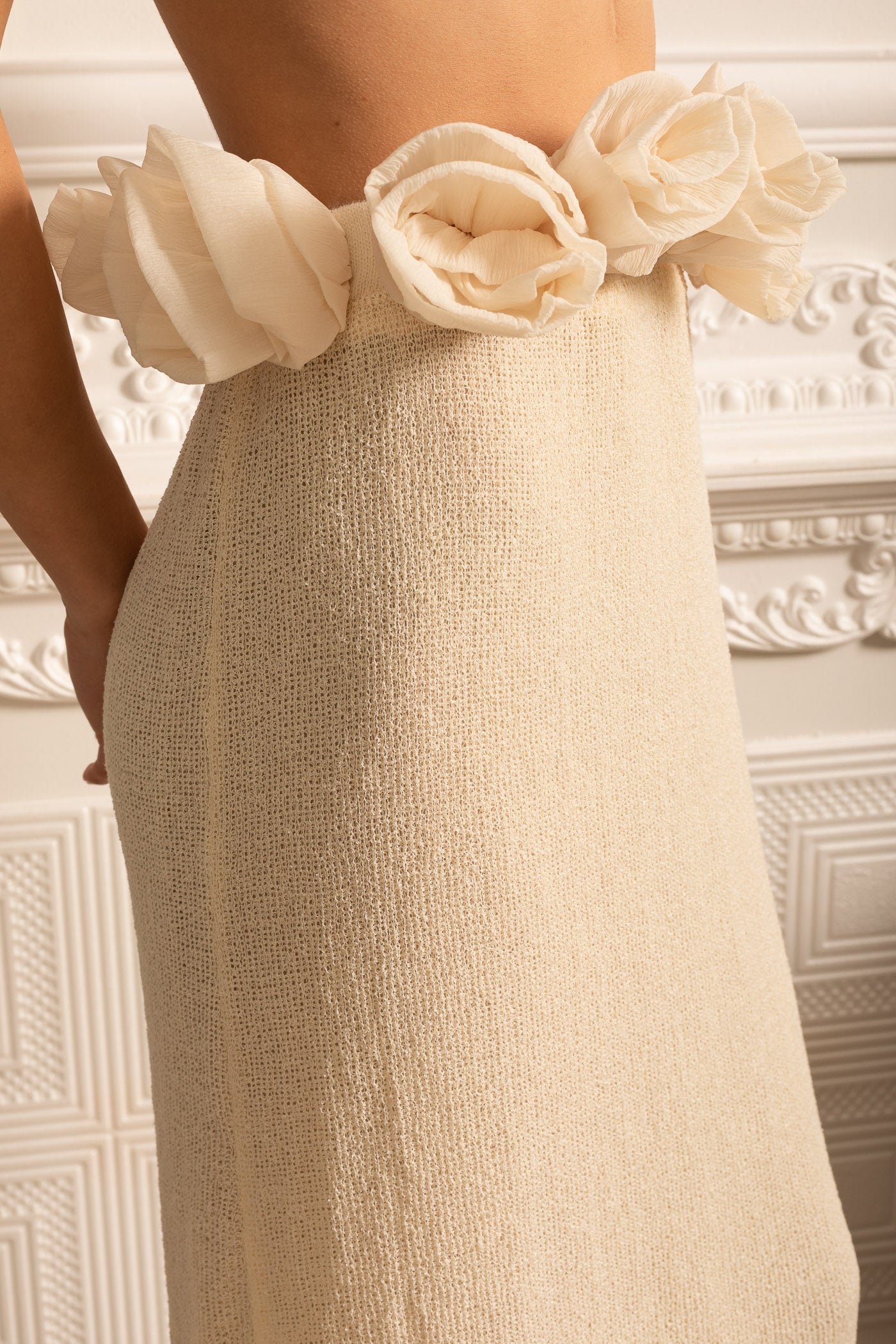 High-Waisted Knit Skirt With 3D Flowers Appliques - Ivoire