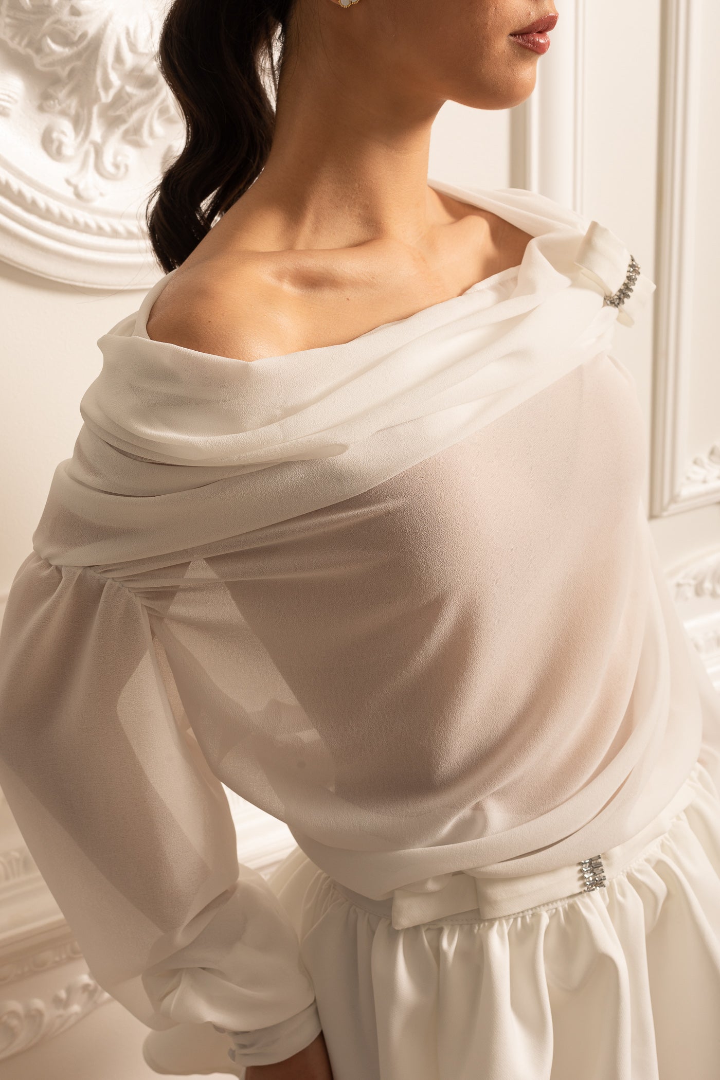Coordinato Trasparente Off-Shoulder con Maniche Lunghe e Minigonna - Bianco