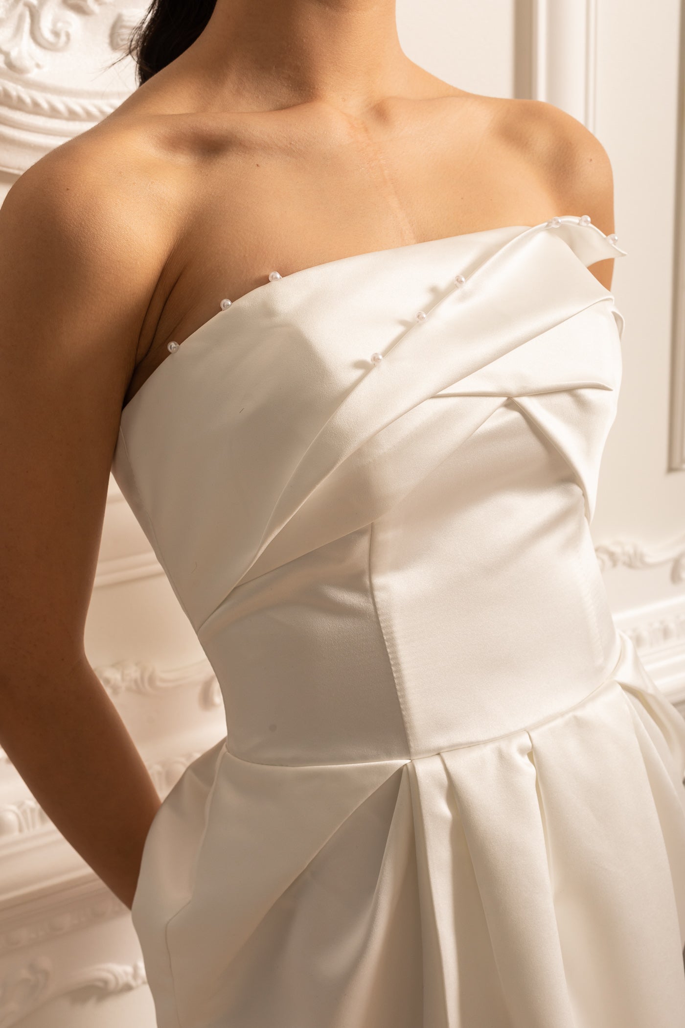 Abito Midi Senza Spalline con Dettagli Arricciati sul Seno - Bianco