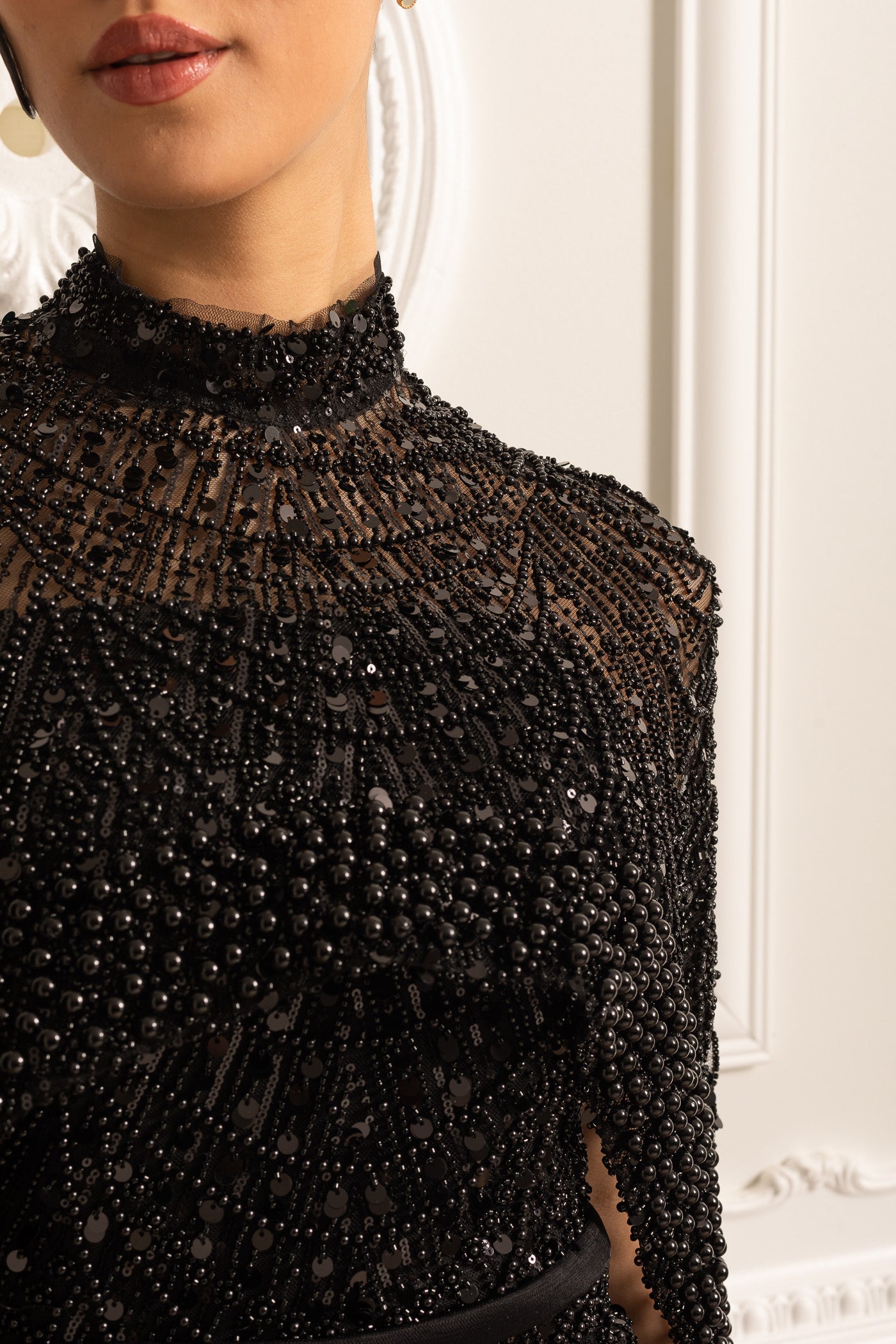 Abito Glamour con Perline e Velo Staccabile - Nero