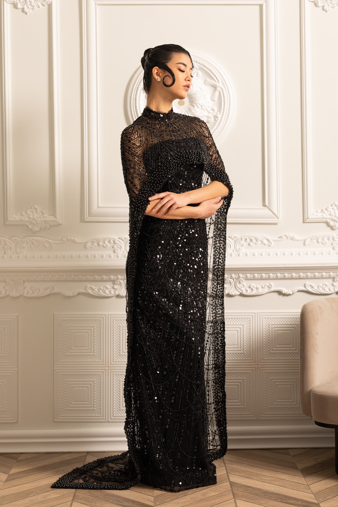 Abito Glamour con Perline e Velo Staccabile - Nero