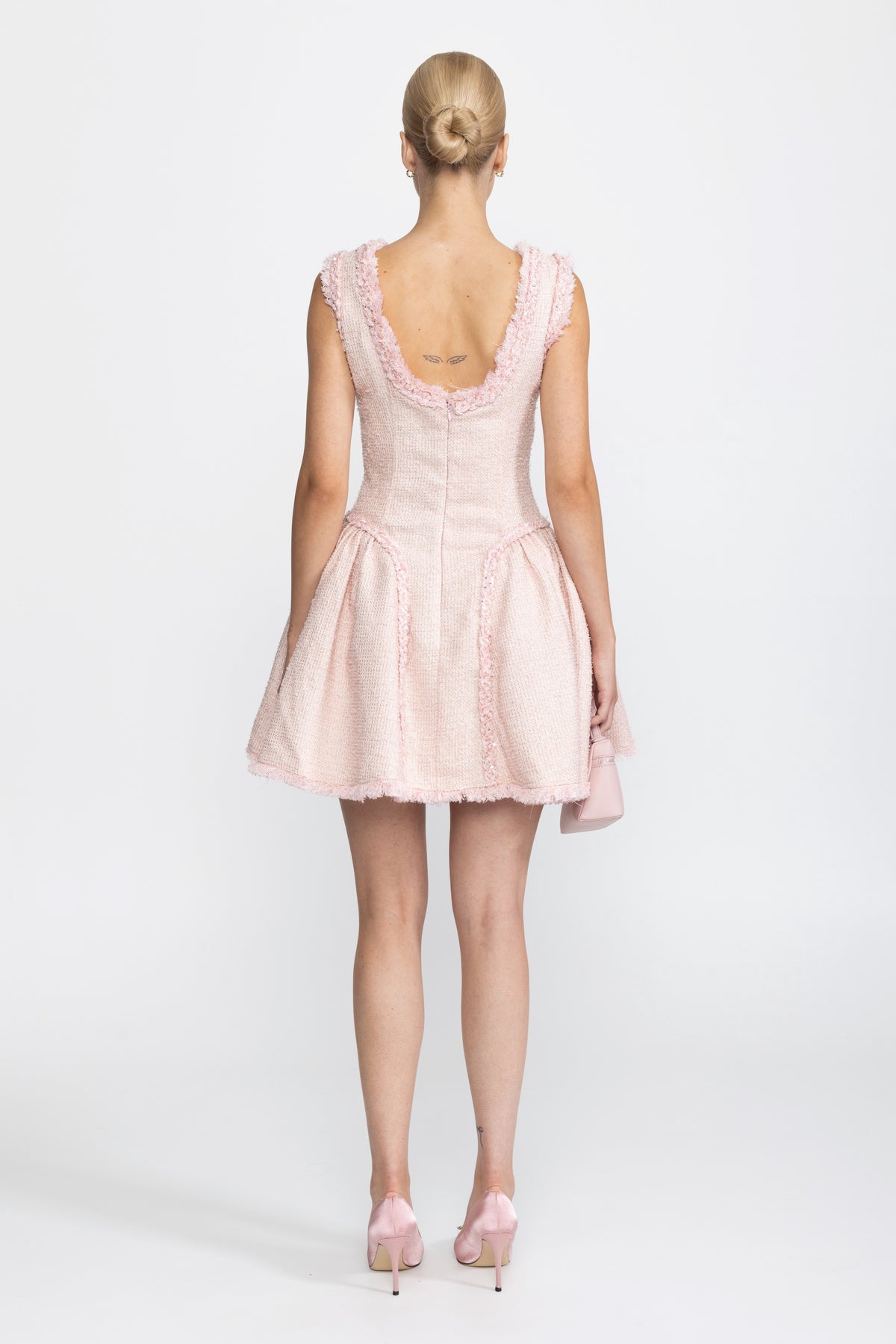 Mini abito strutturato in tweed con finiture sfrangiate - Rosa