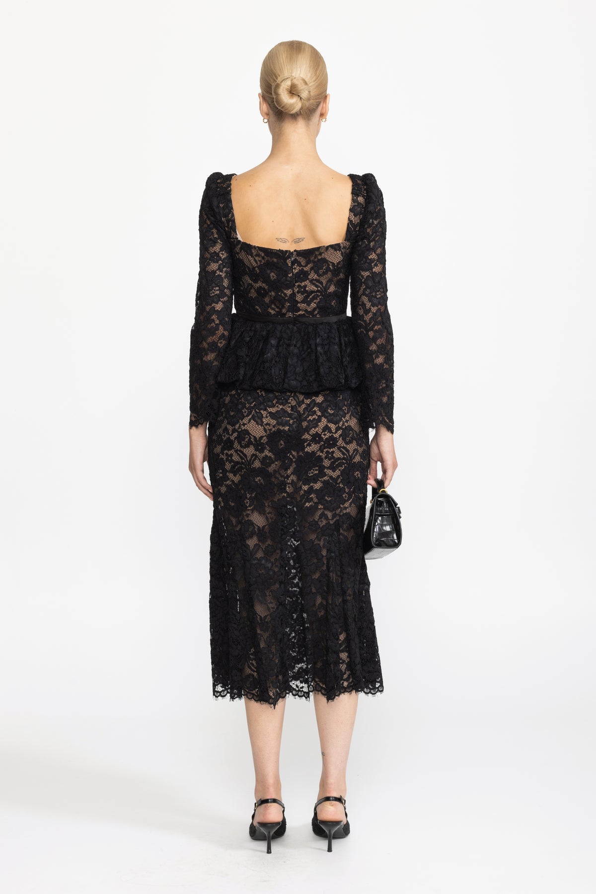 Abito midi peplum con scollo a cuore in pizzo e maniche a sbuffo - Nero