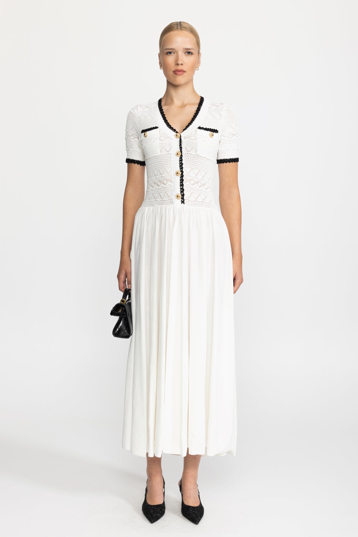 Abito maxi bianco con corpetto in maglia pointelle e cintura