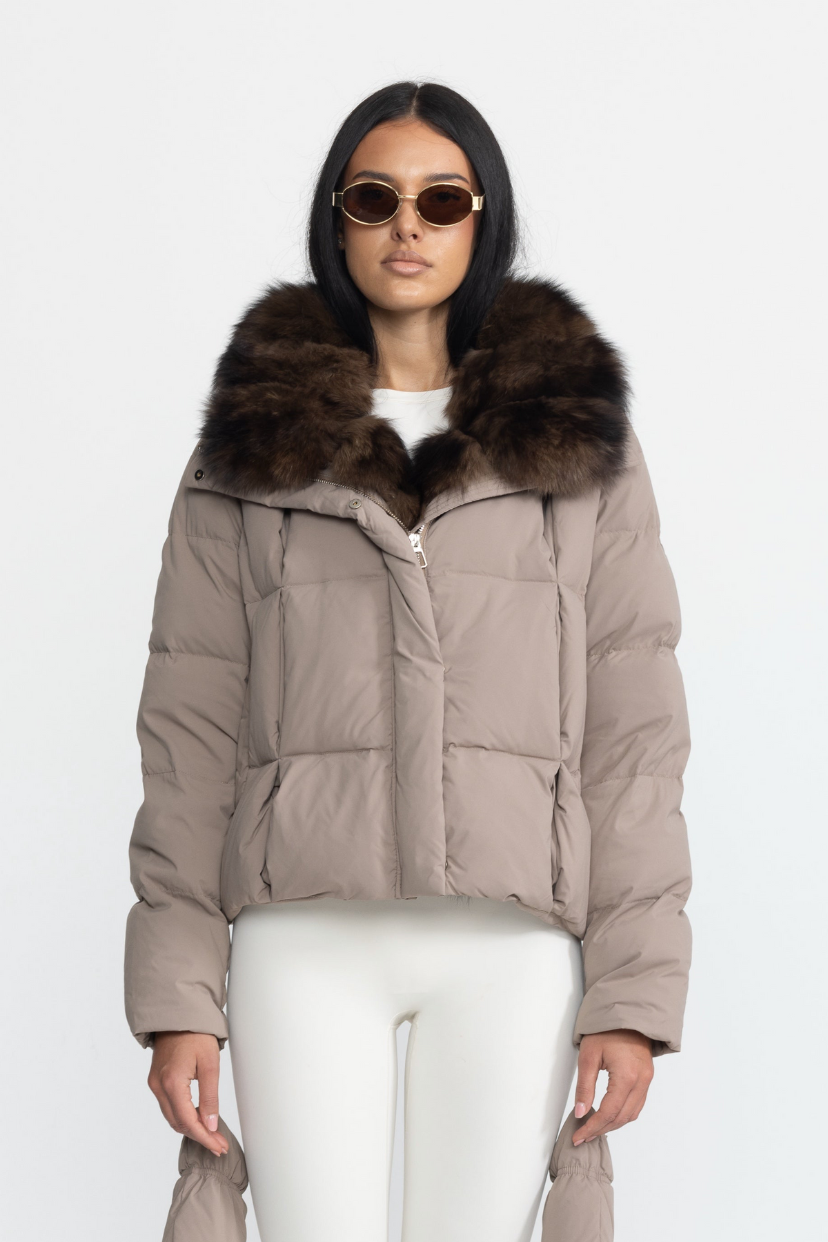 Piumino cropped con collo in pelliccia di volpe - tortora