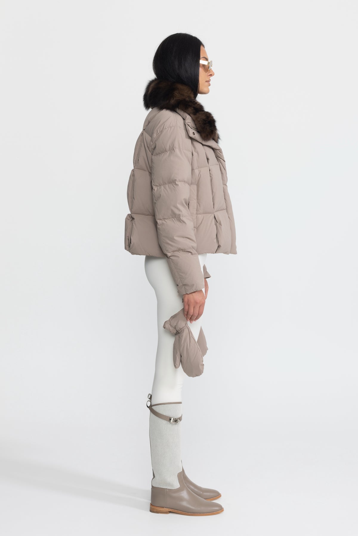 Piumino cropped con collo in pelliccia di volpe - tortora
