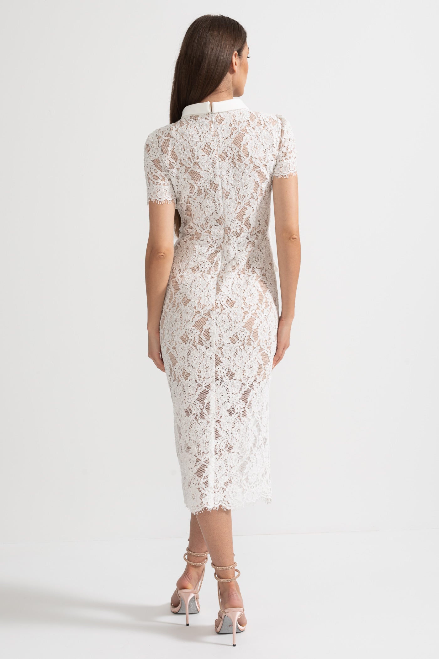 Elegante Abito Corto in Pizzo con Maniche Corte e Cintura in Vita Coordinata - Bianco