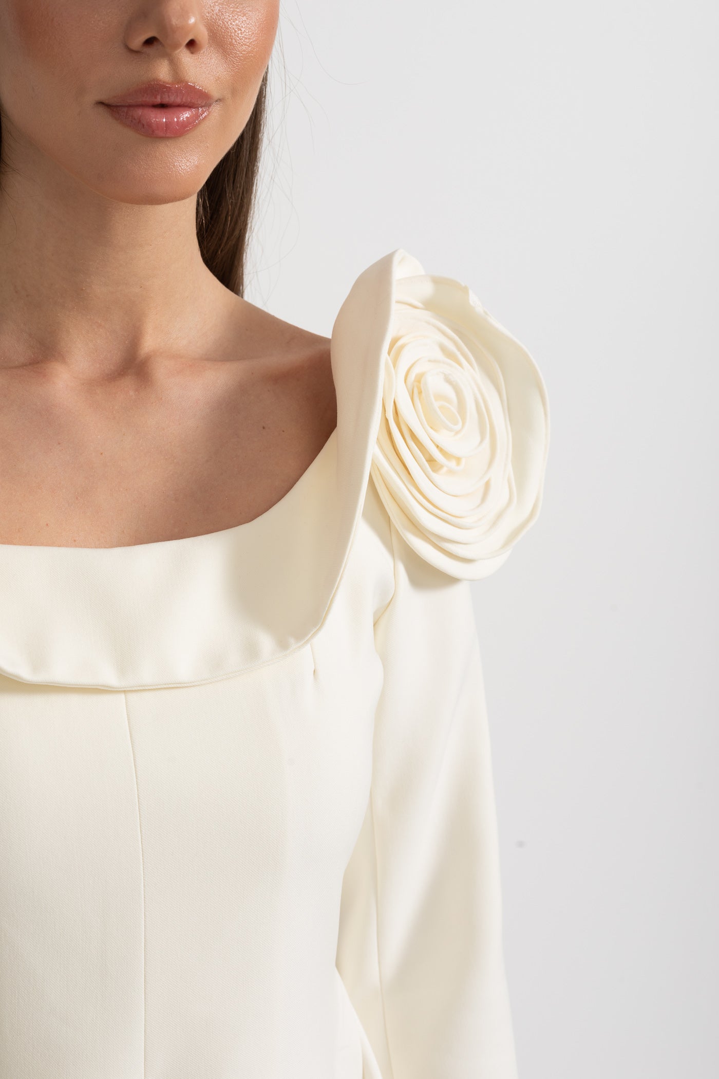 Abito Mini Elegante con Scollo Quadrato, Applicazioni Floreali 3D e Gonna Svasata - Ivoire