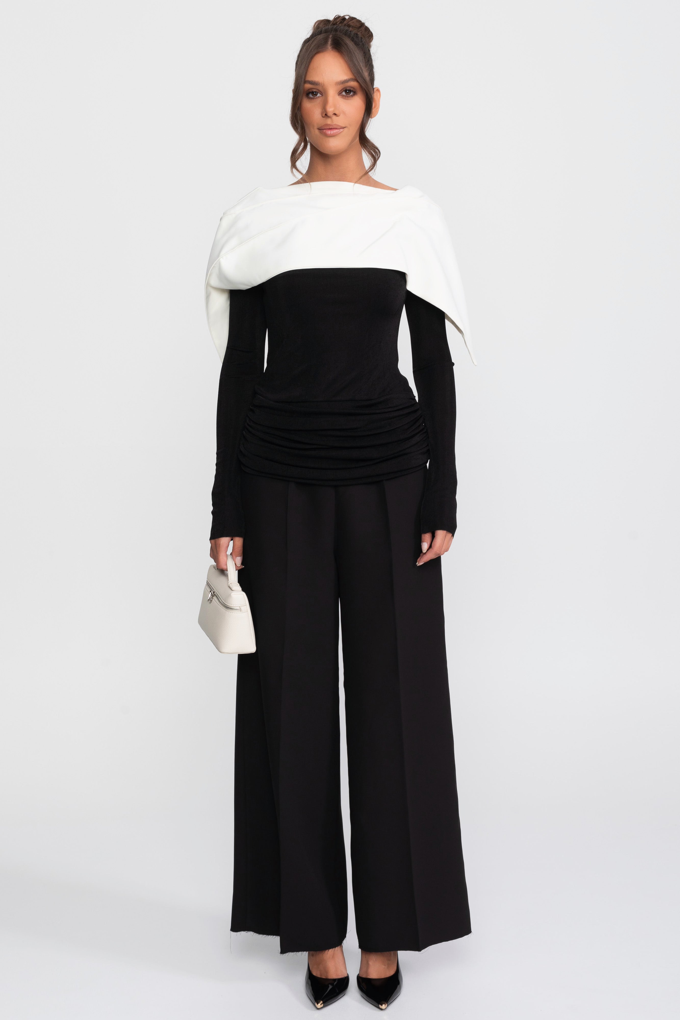 Top increspato con pannello incrociato, cape a contrasto e completo pantalone - Nero