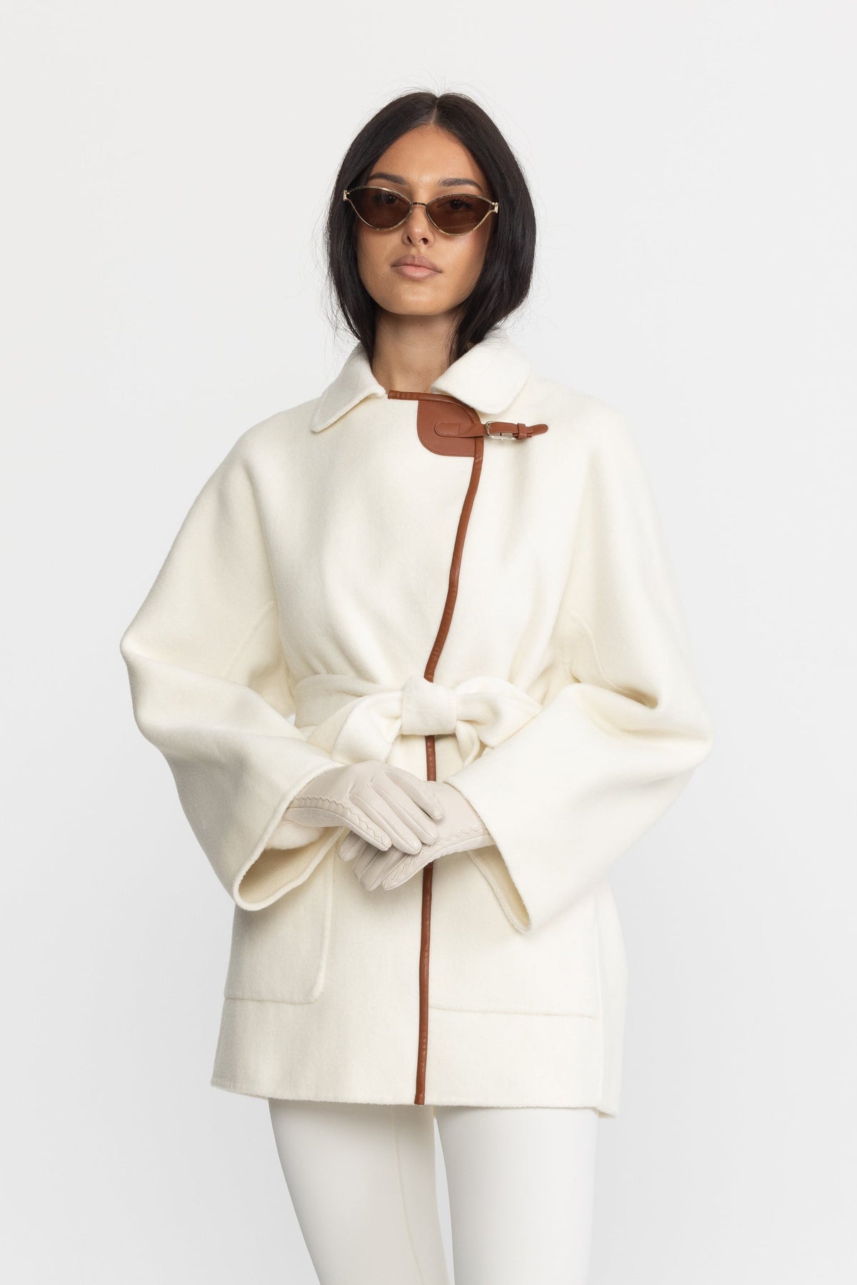 Giacca in lana con cintura e finiture in ecopelle - Off-White
