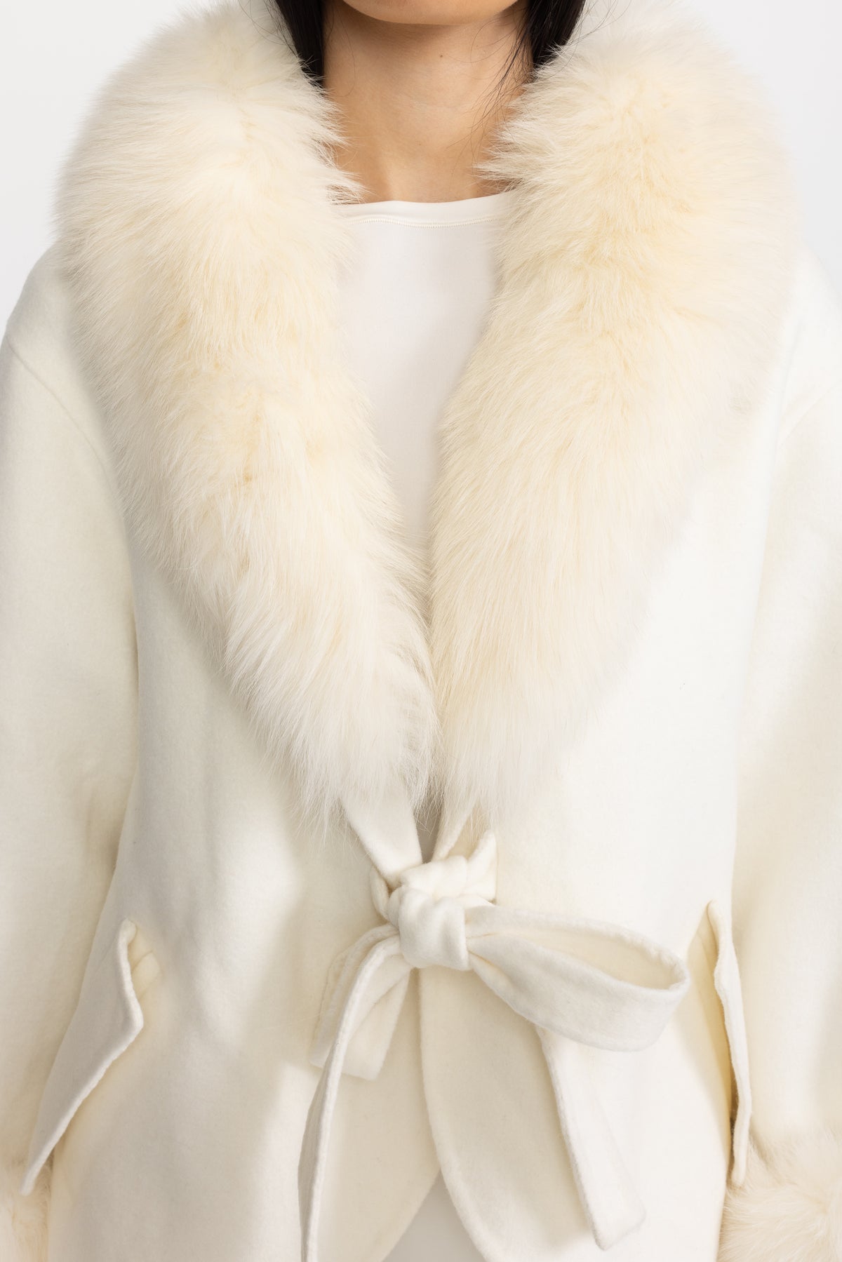 Cashmere Coat With Oversized Fox Fur Collar - Off White