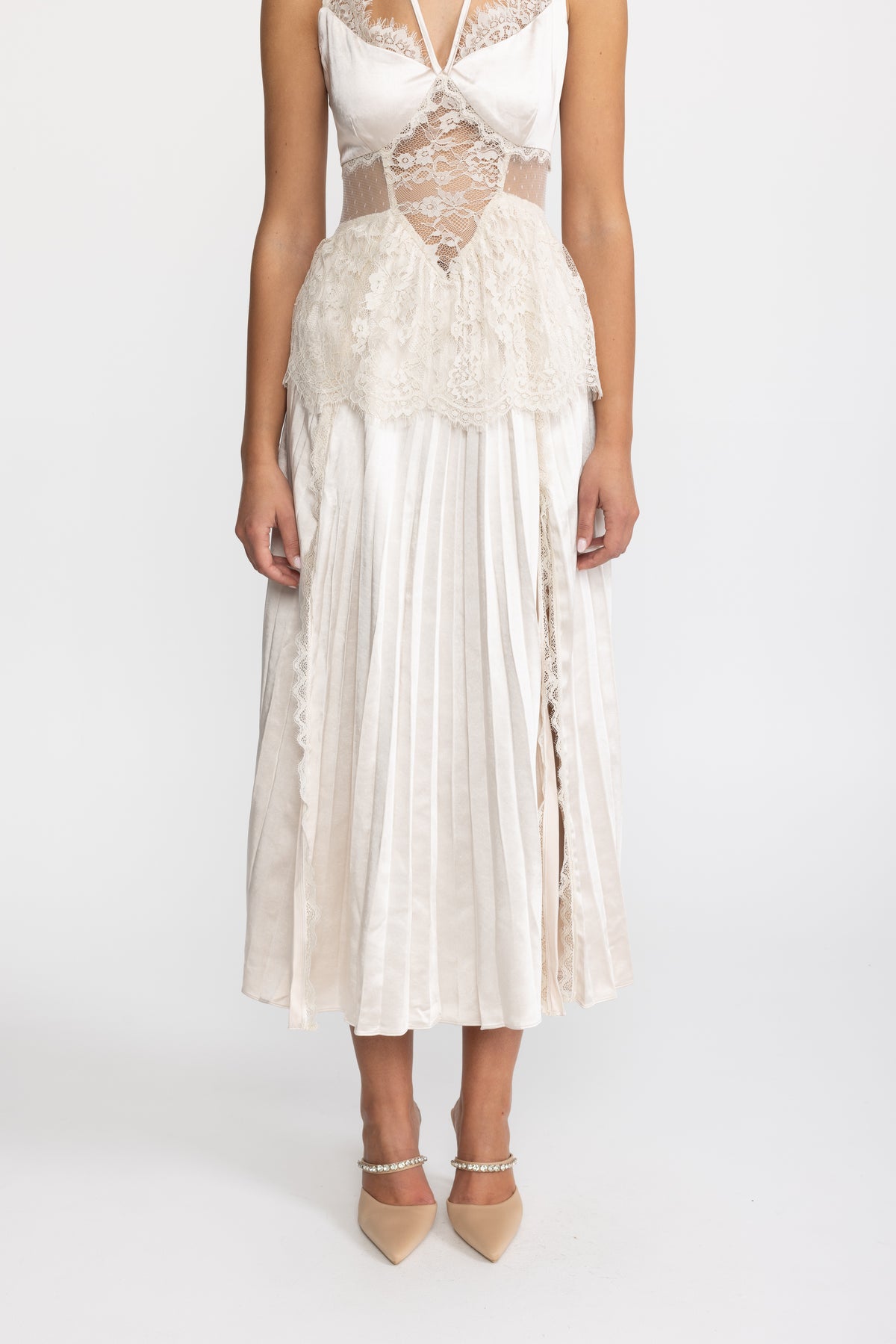 Abito midi plissé in satin con inserto in pizzo e scollo all’americana - Ivoire