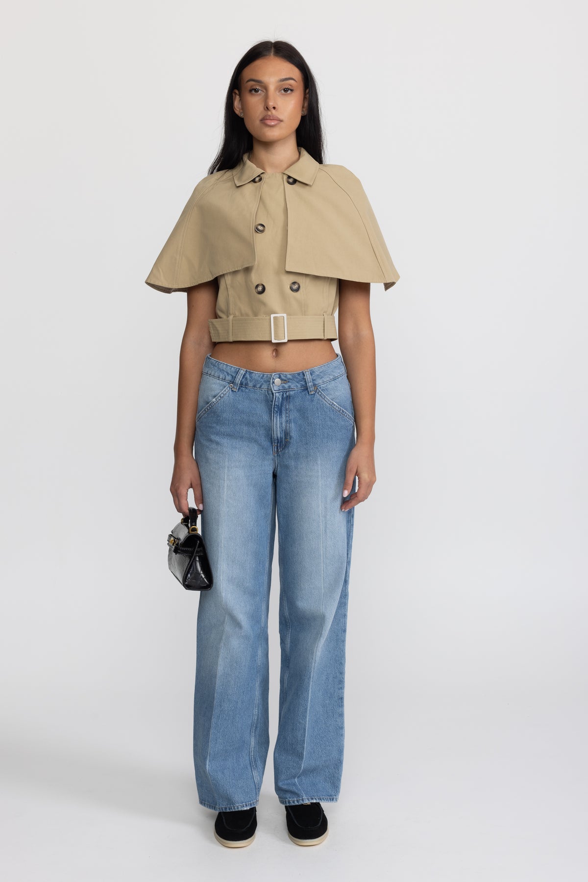 Top cropped trench a mantella con cintura - kaki