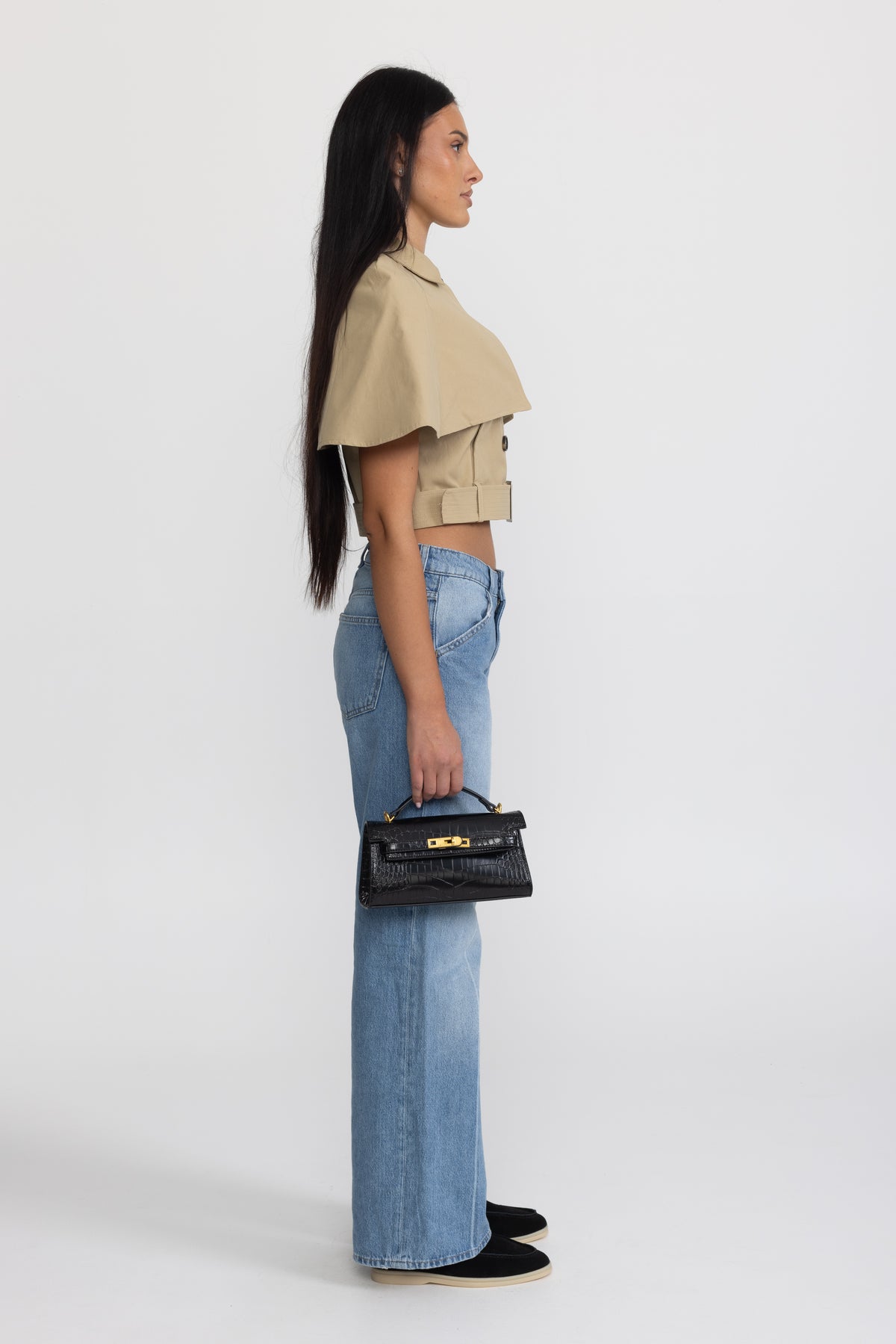 Top cropped trench a mantella con cintura - kaki