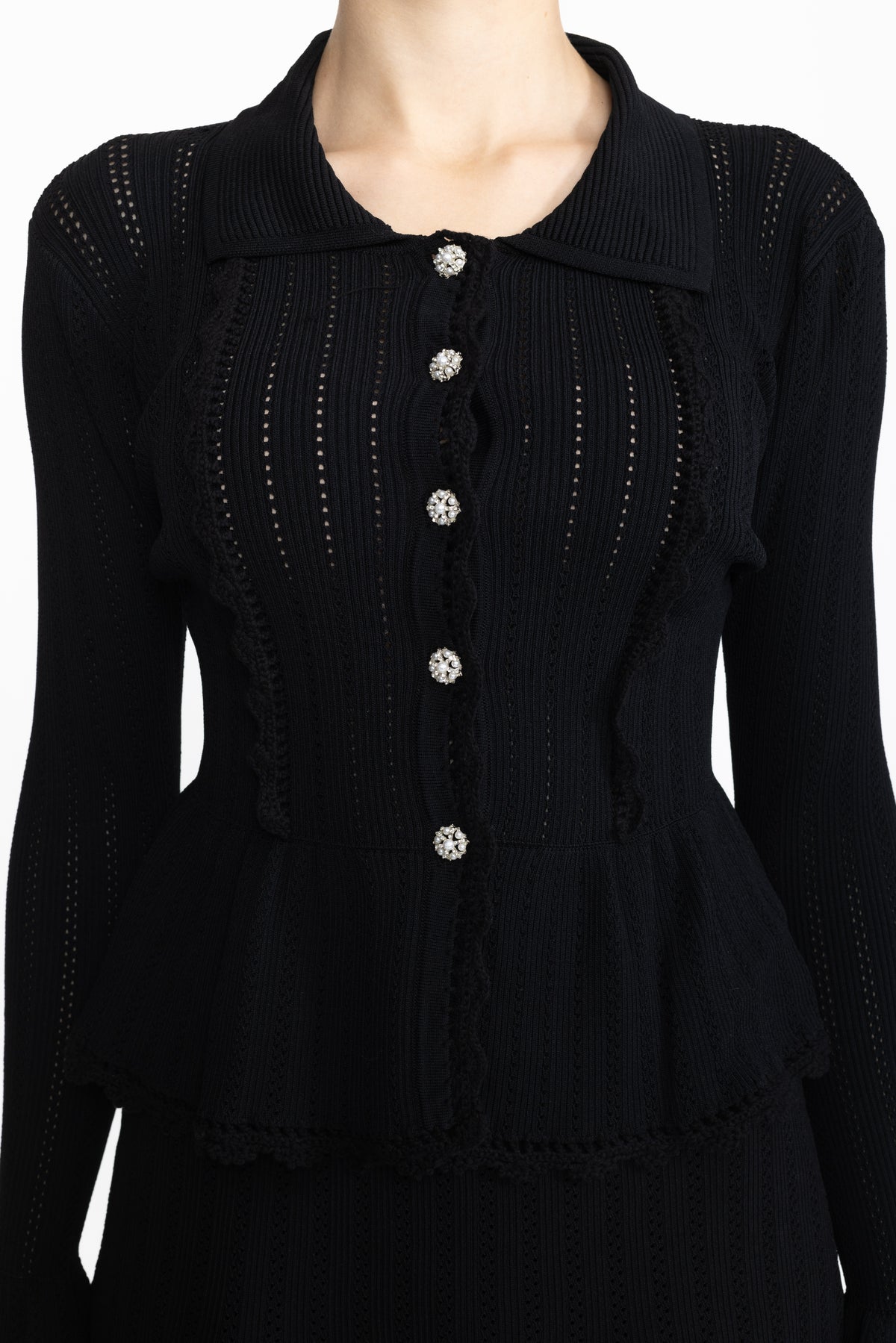Completo coordinato con cardigan peplo in maglia pointelle e gonna con orlo in pizzo - Nero