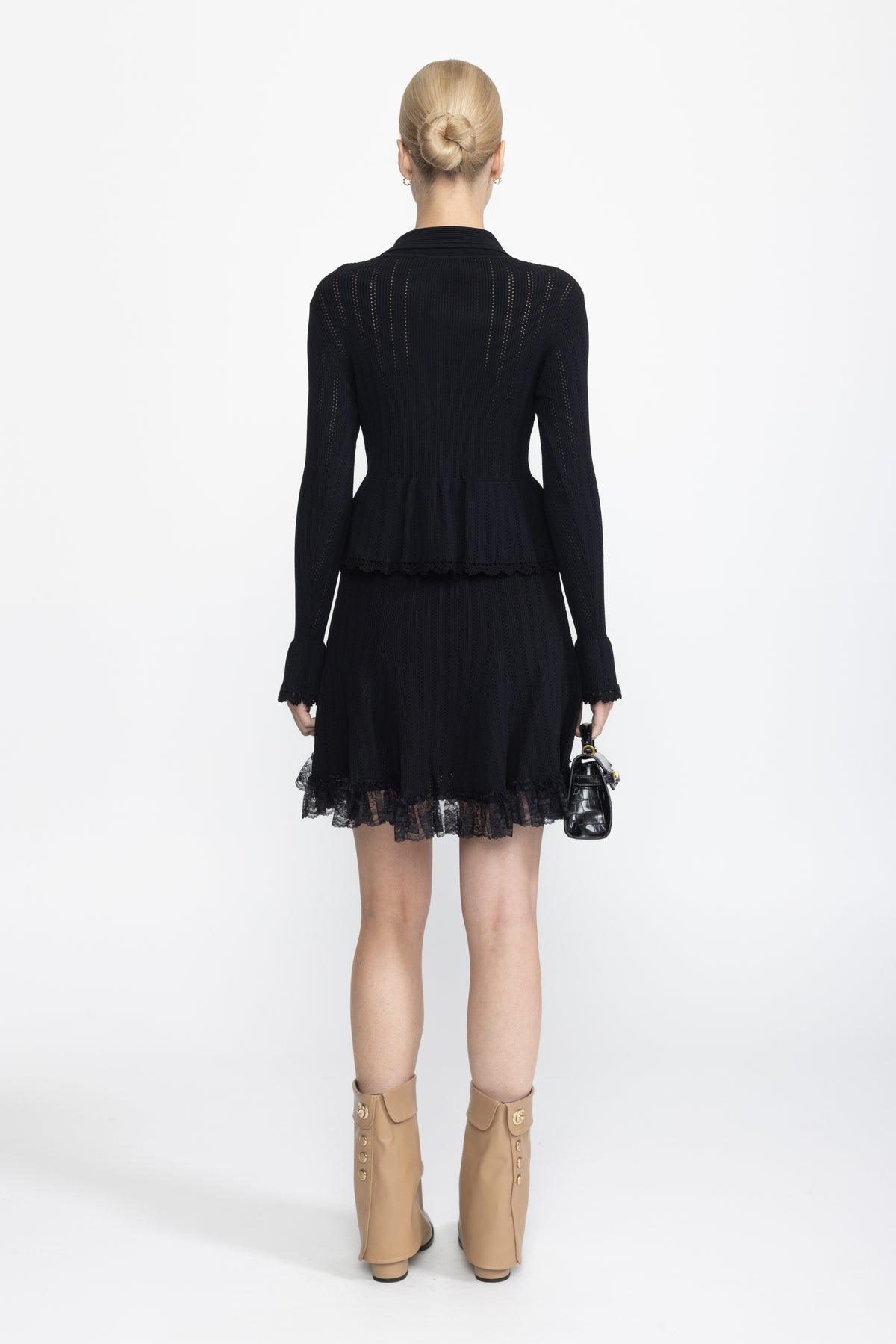 Completo coordinato con cardigan peplo in maglia pointelle e gonna con orlo in pizzo - Nero