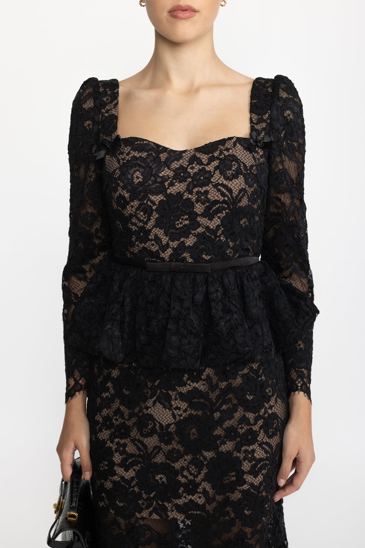 Abito midi peplum con scollo a cuore in pizzo e maniche a sbuffo - Nero