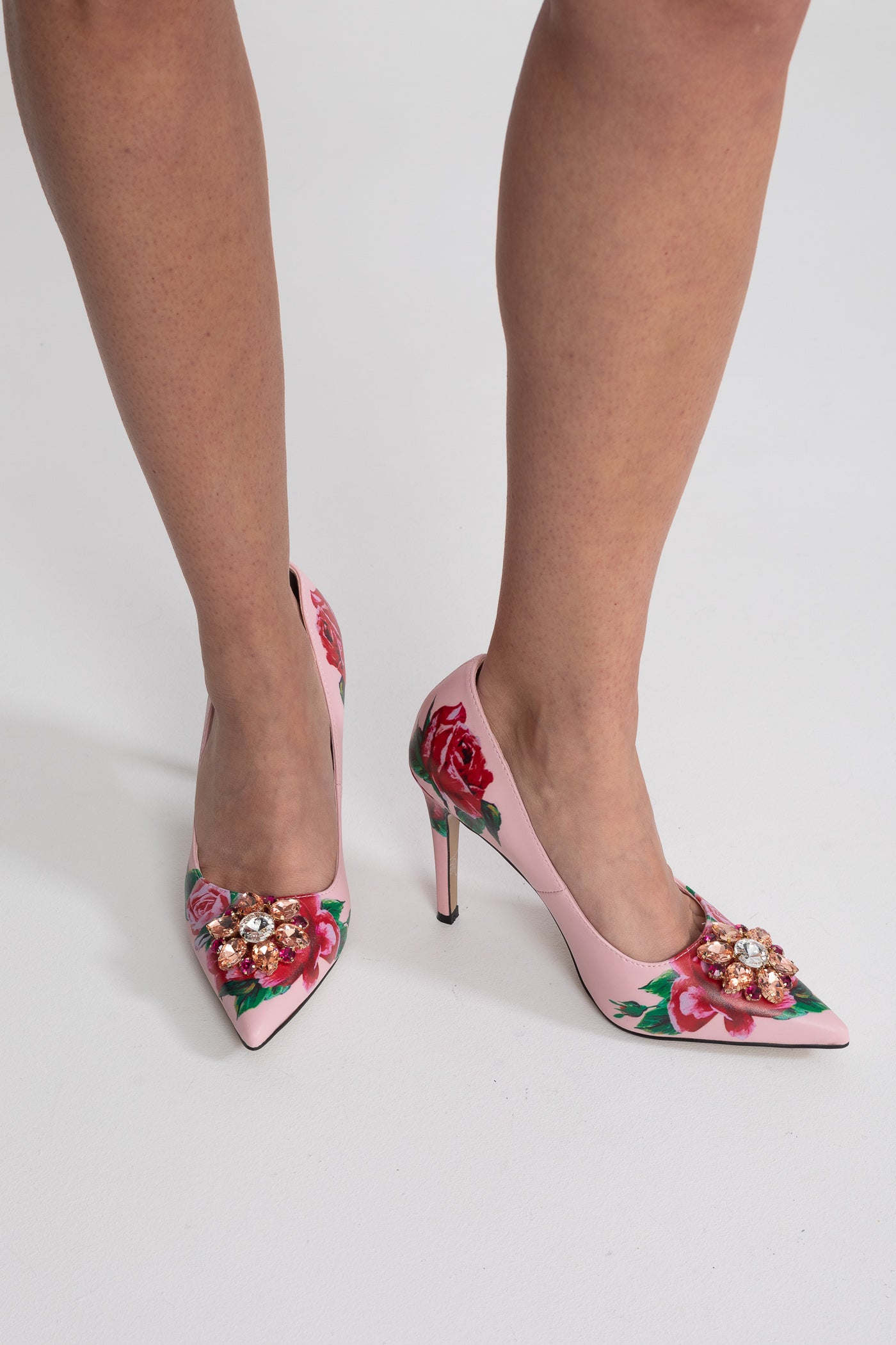 Décolleté a punta con stampa di rose e spilla di cristalli - Rosa